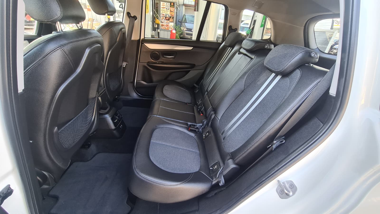 BMW 220d xDrive Gran Tourer Steptronic ** Teil-Leder ** Gr-Navi ** RF-Kamera ** Sitzheizung ** Head UP Disp ** Frisch Ab MFK **-image-18