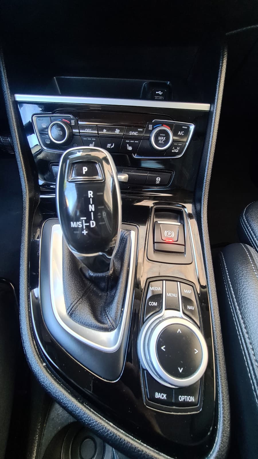 BMW 220d xDrive Gran Tourer Steptronic ** Teil-Leder ** Gr-Navi ** RF-Kamera ** Sitzheizung ** Head UP Disp ** Frisch Ab MFK **-image-14