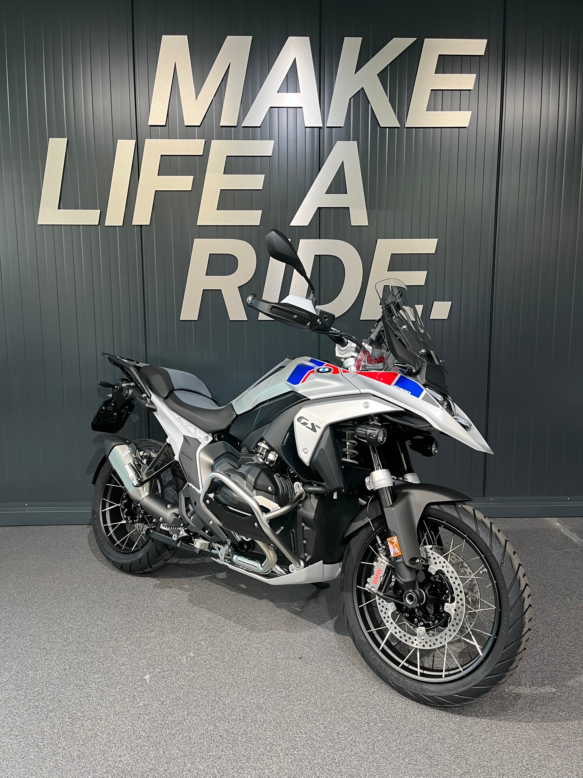 BMW R 1300 GS-image-1