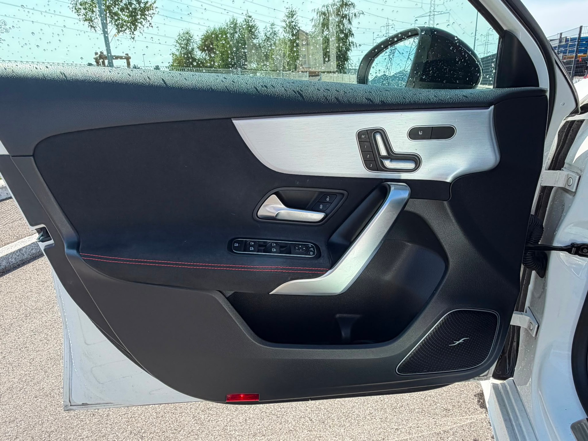 MERCEDES-BENZ A 200 AMG Line 7G-DCT-image-10