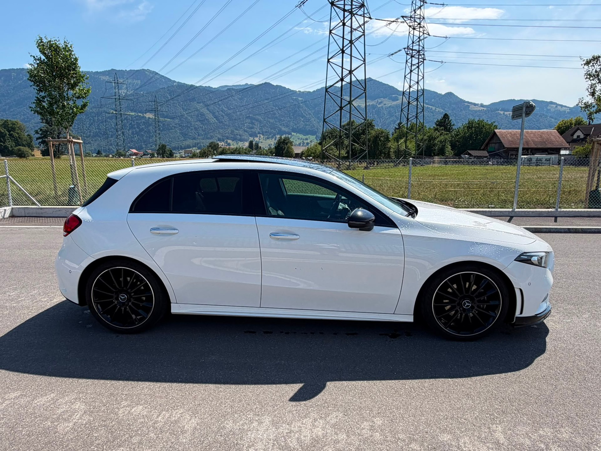 MERCEDES-BENZ A 200 AMG Line 7G-DCT-showroom-element-1