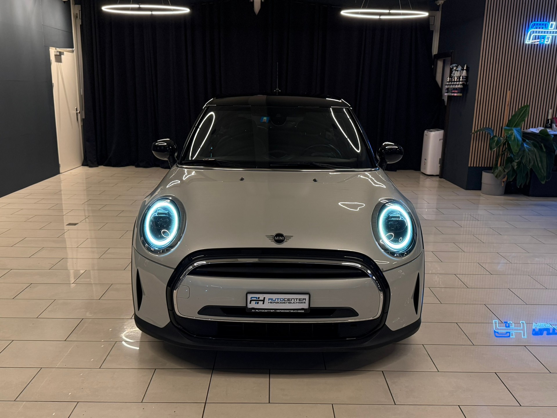 MINI Cooper Steptronic DKG-showroom-element-1