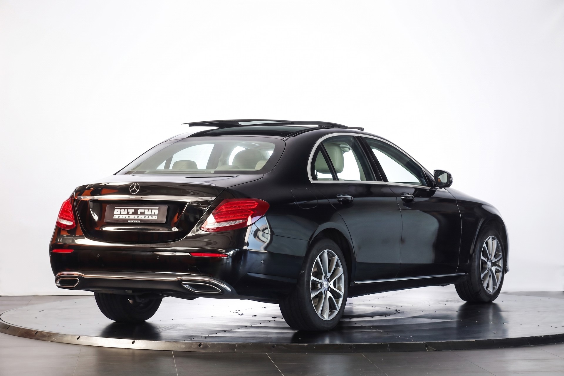 MERCEDES-BENZ E 220 d Avantgarde 9G-Tronic-image-6