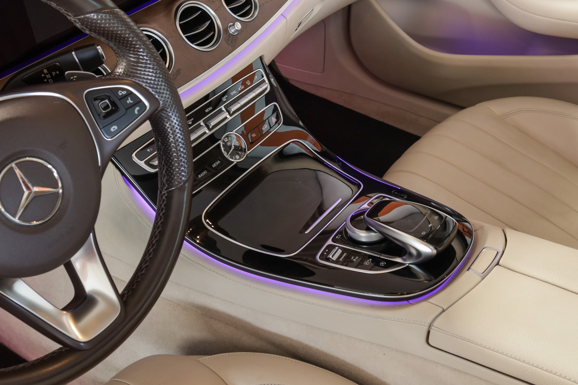 MERCEDES-BENZ E 220 d Avantgarde 9G-Tronic-showroom-element-3