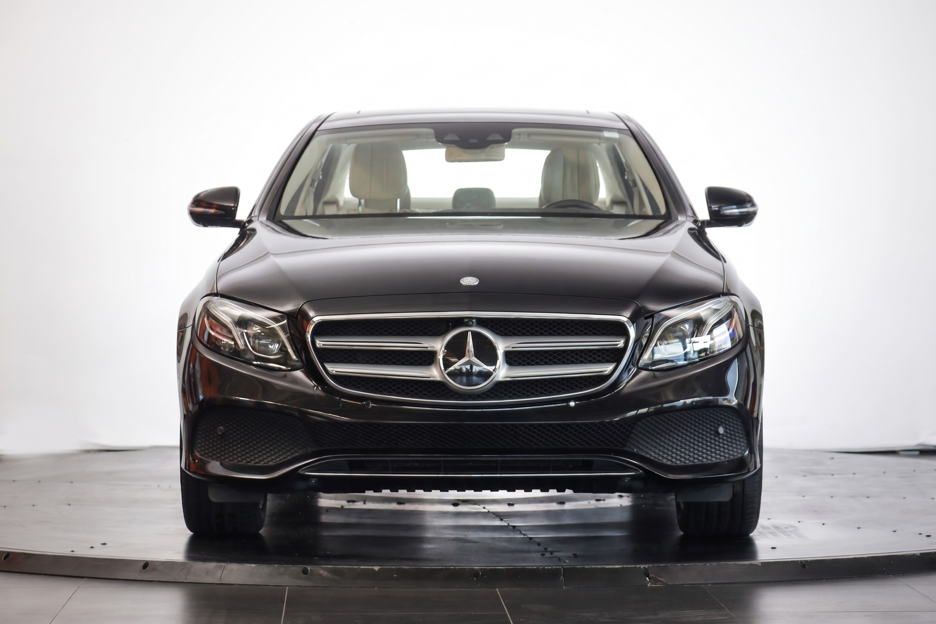MERCEDES-BENZ E 220 d Avantgarde 9G-Tronic-showroom-element-1