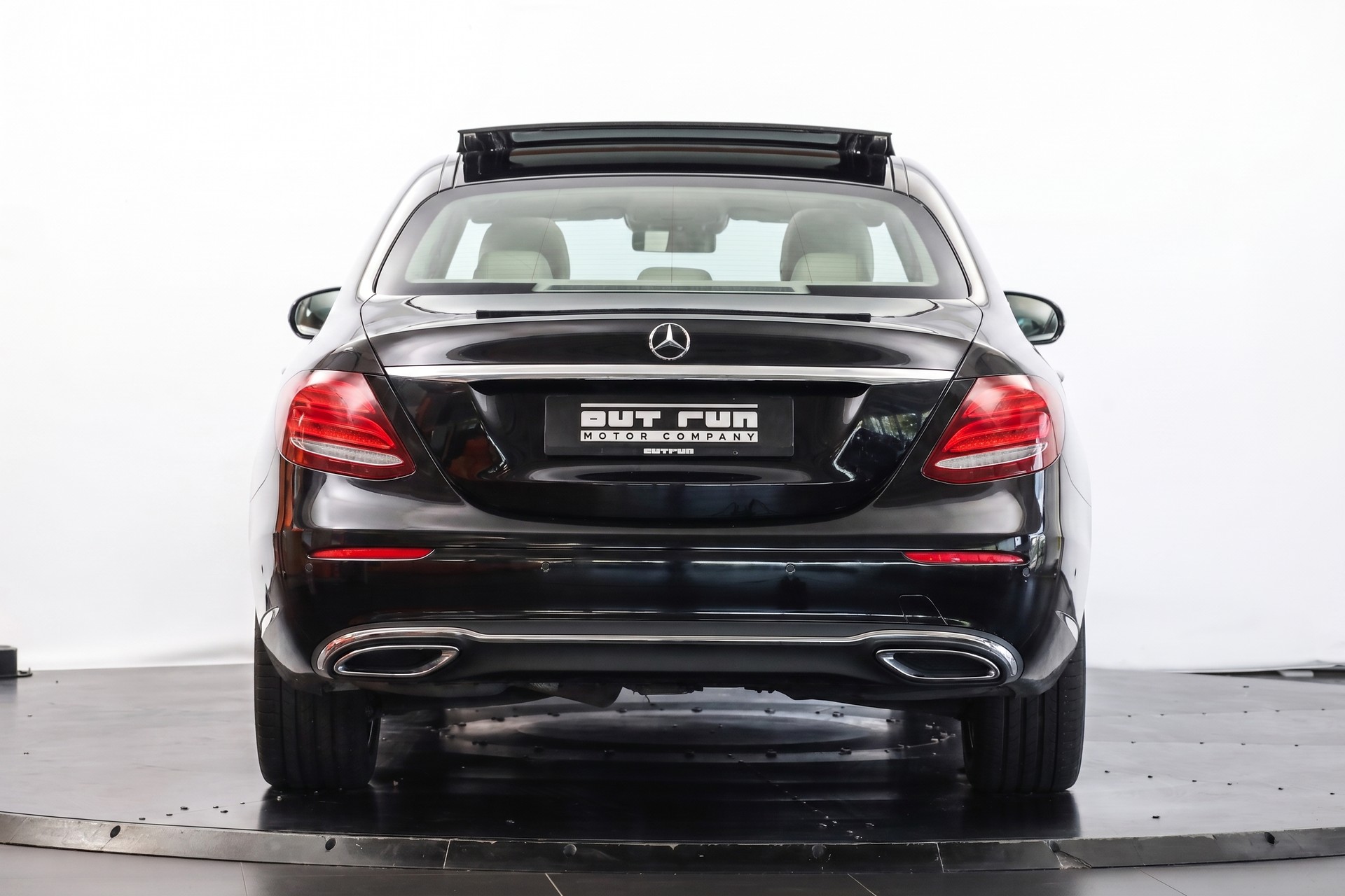 MERCEDES-BENZ E 220 d Avantgarde 9G-Tronic-showroom-element-2