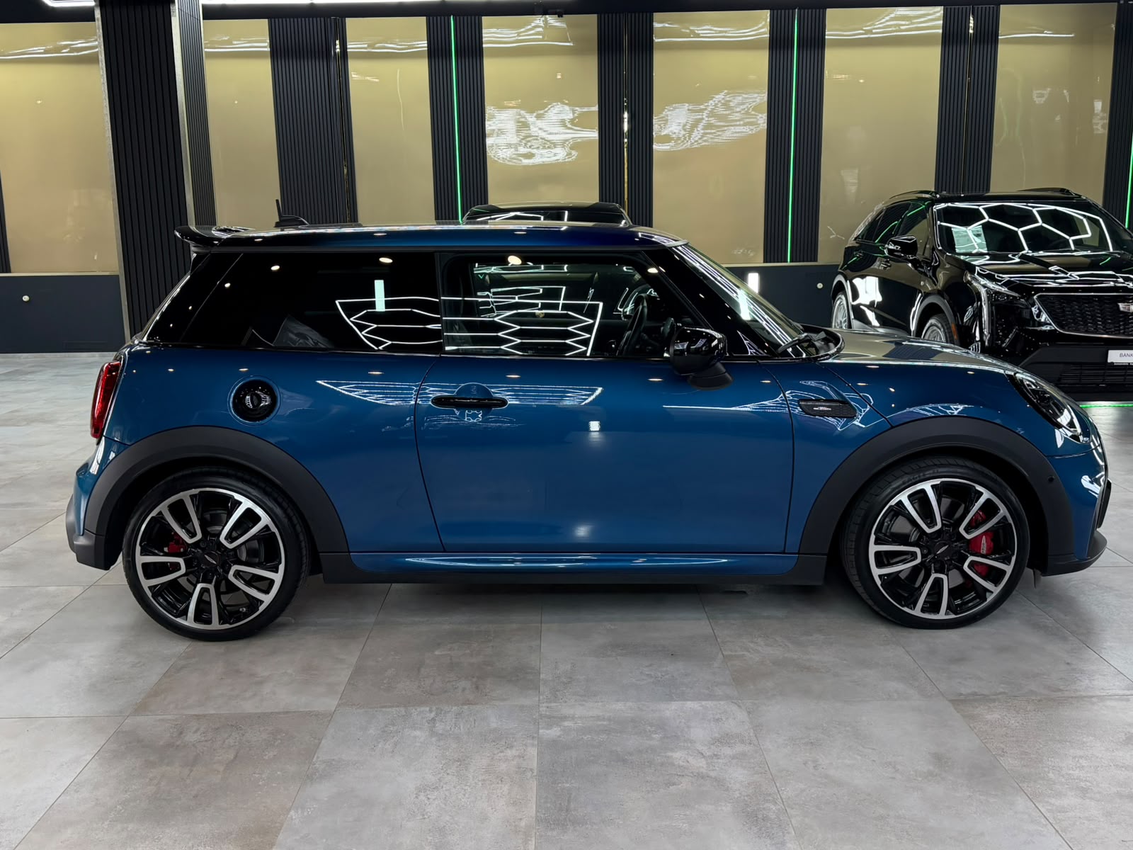 MINI Cooper John Cooper Works Steptronic-showroom-element-3