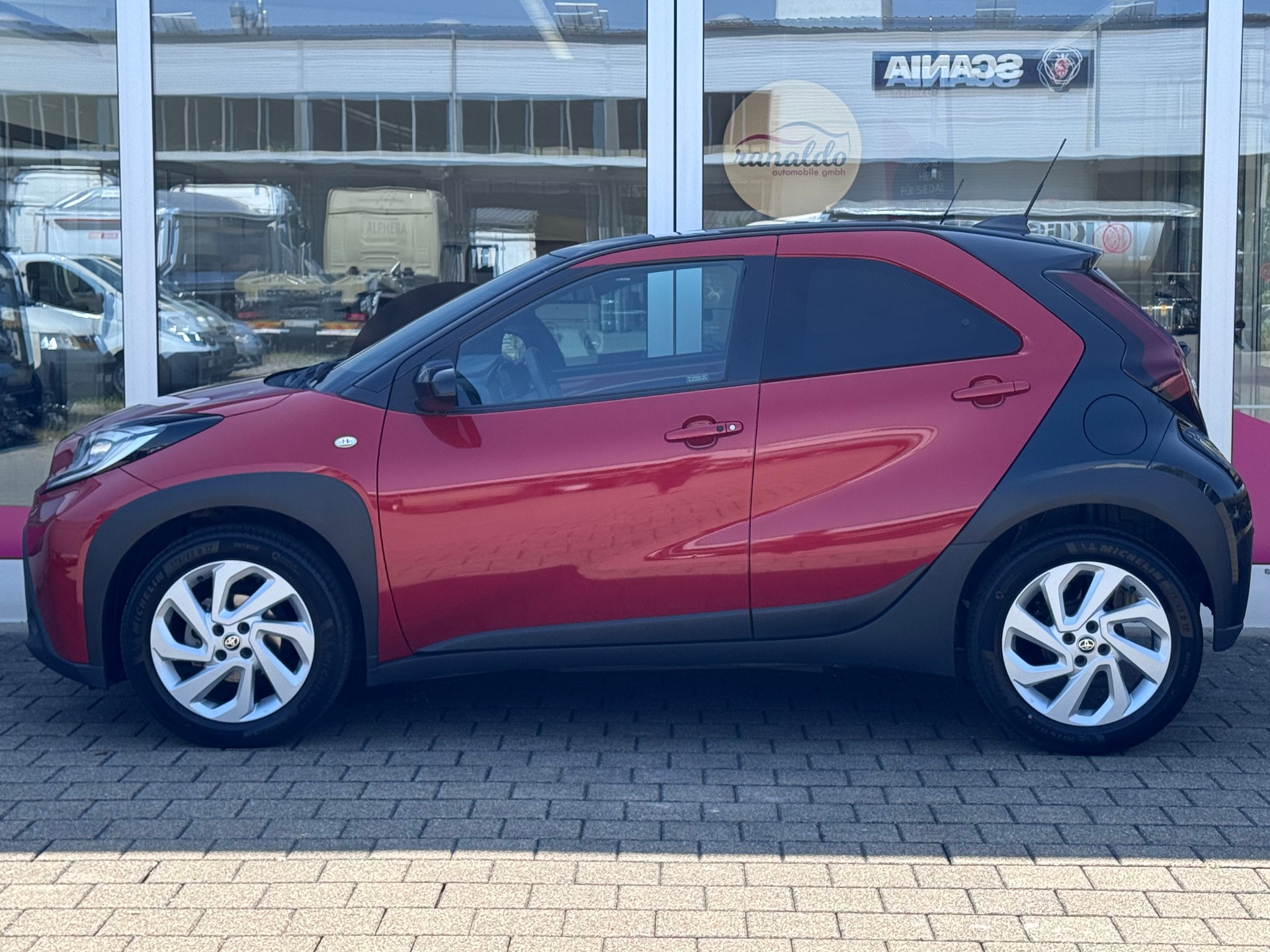 TOYOTA Aygo X 1.0 VVT-i Trend+Navi+Bluetooth+Rückfahrkamera+LED Scheinwerfer+ACC+Sitzheizung+-image-4