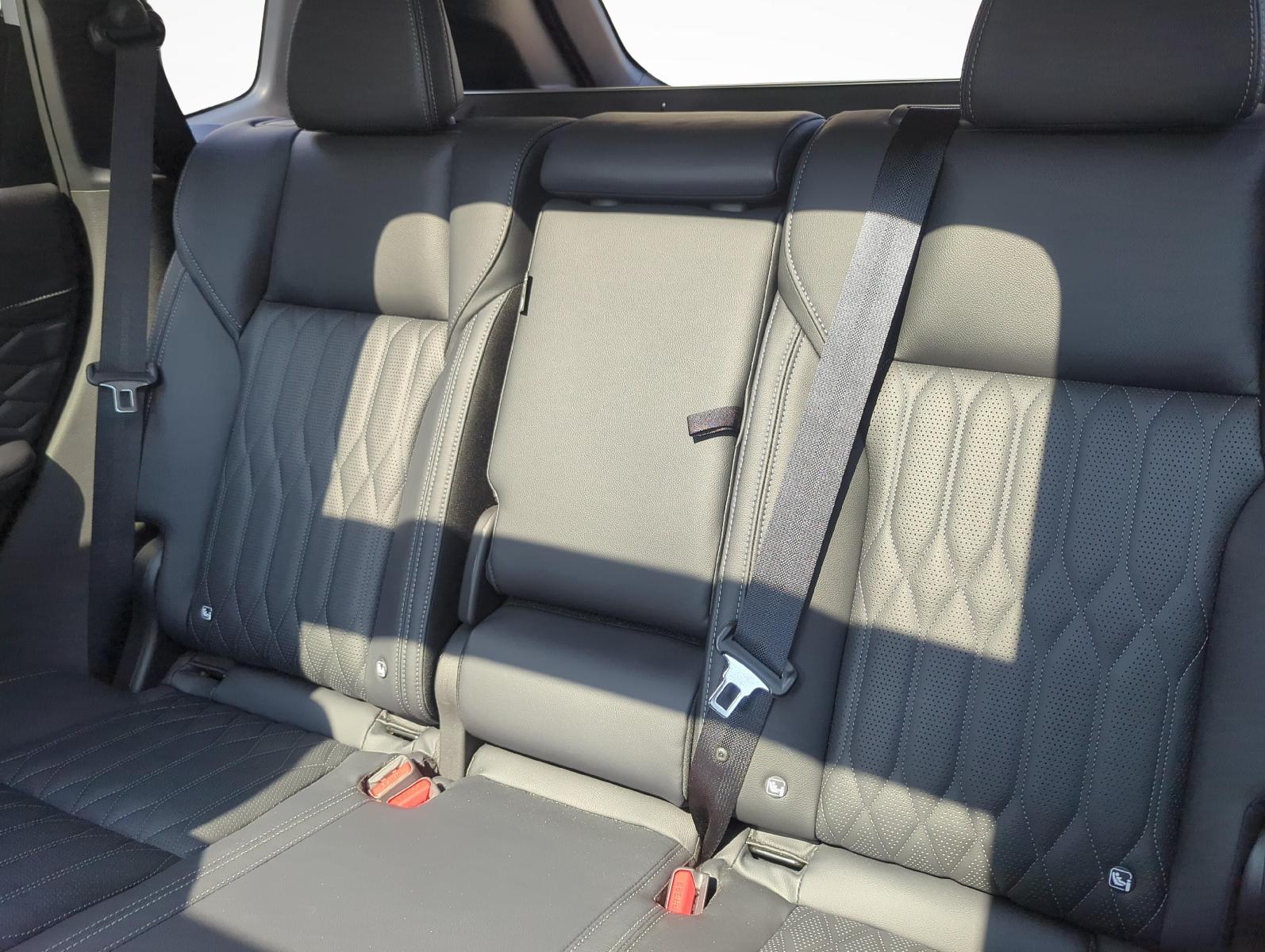 MITSUBISHI Outlander 2.4 PHEV Instyle Blackline 4x4-image-9