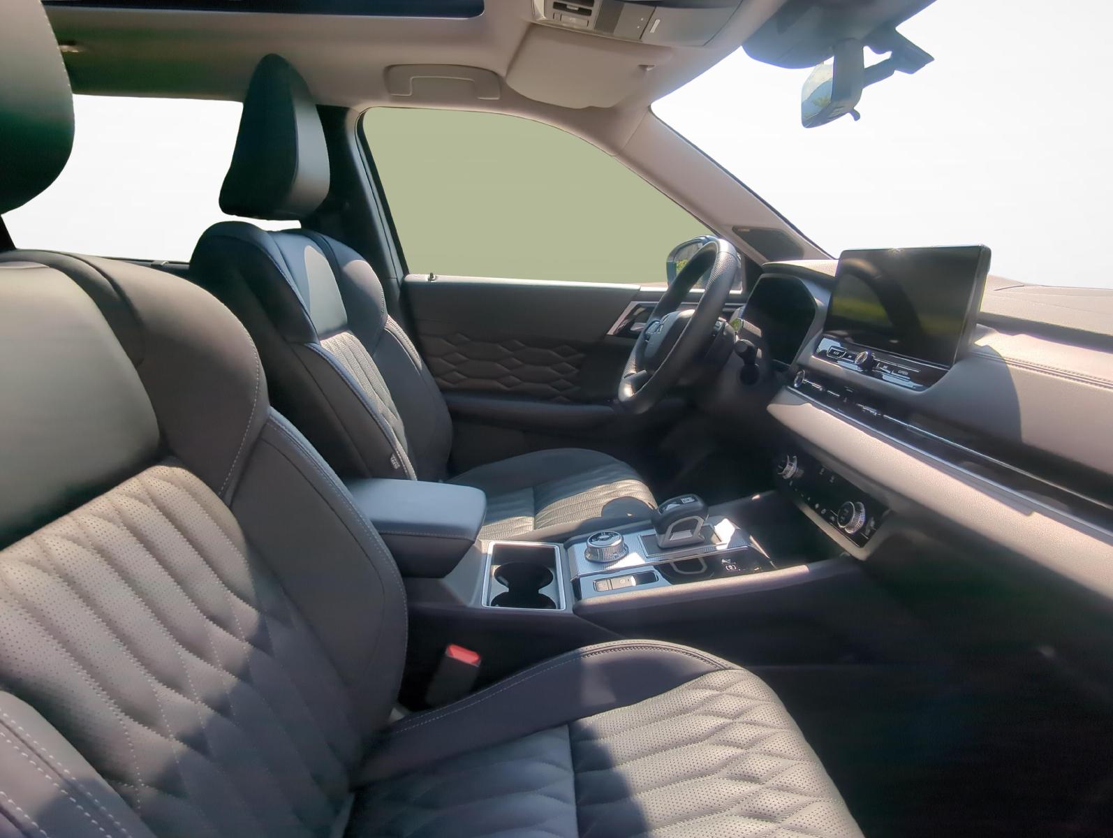 MITSUBISHI Outlander 2.4 PHEV Instyle Blackline 4x4-image-8