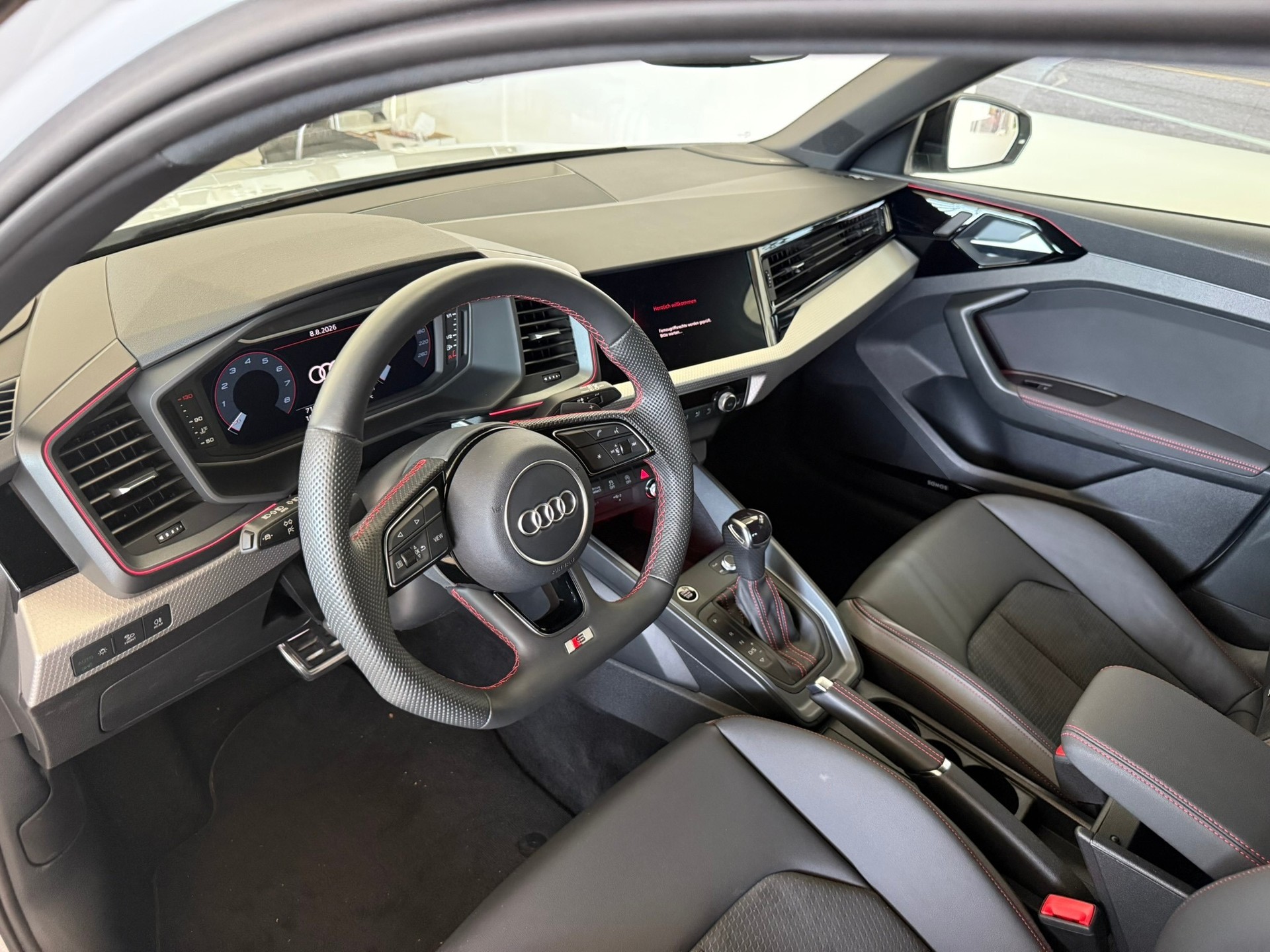 AUDI A1 Sportback 40 TFSI S Line S-tronic, gletscherweiss met.-image-11