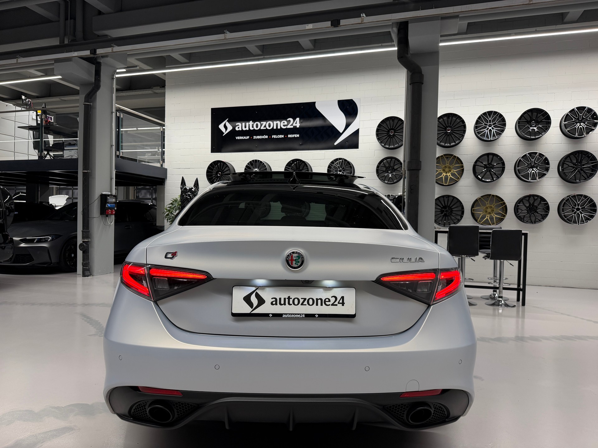 ALFA ROMEO Giulia 2.0 Q4 Competizione *CH-Auto*-image-9