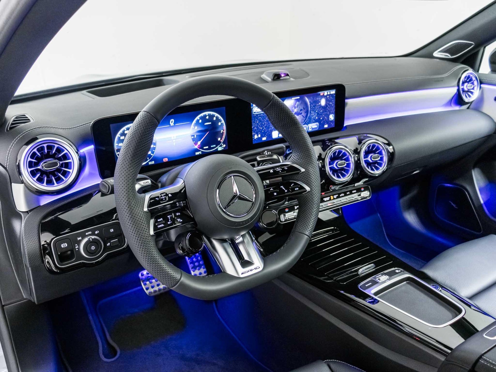 MERCEDES-BENZ A 35 AMG 4MATIC-image-9