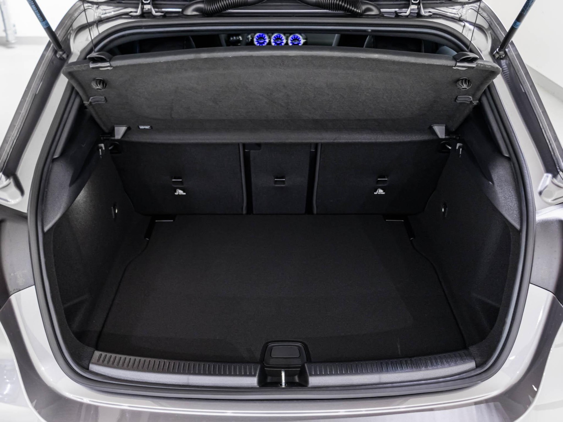 MERCEDES-BENZ A 35 AMG 4MATIC-image-13