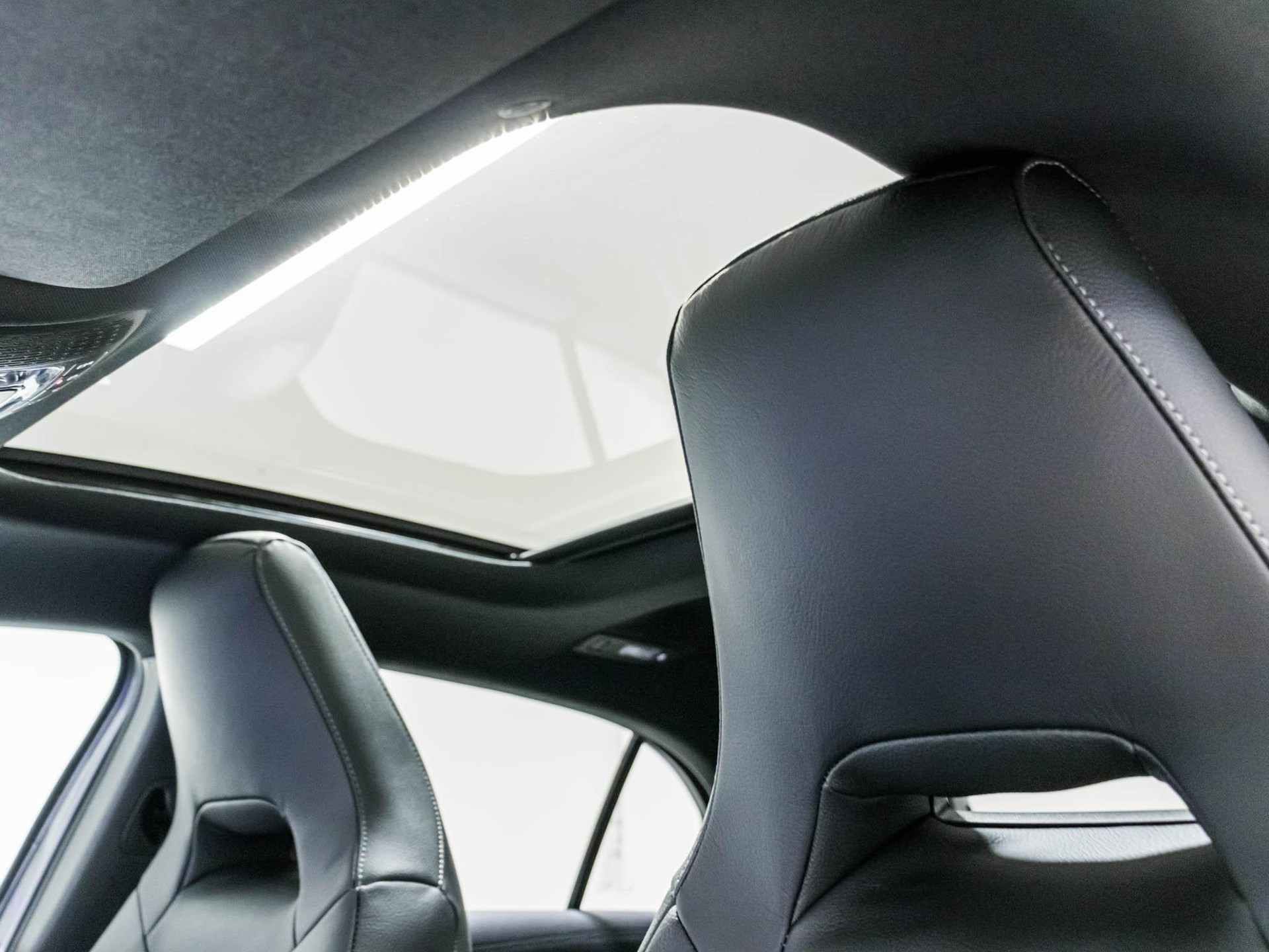MERCEDES-BENZ A 35 AMG 4MATIC-image-8