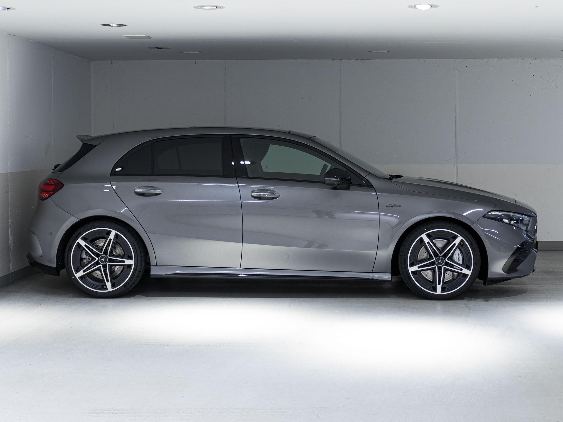 MERCEDES-BENZ A 35 AMG 4MATIC-image-1