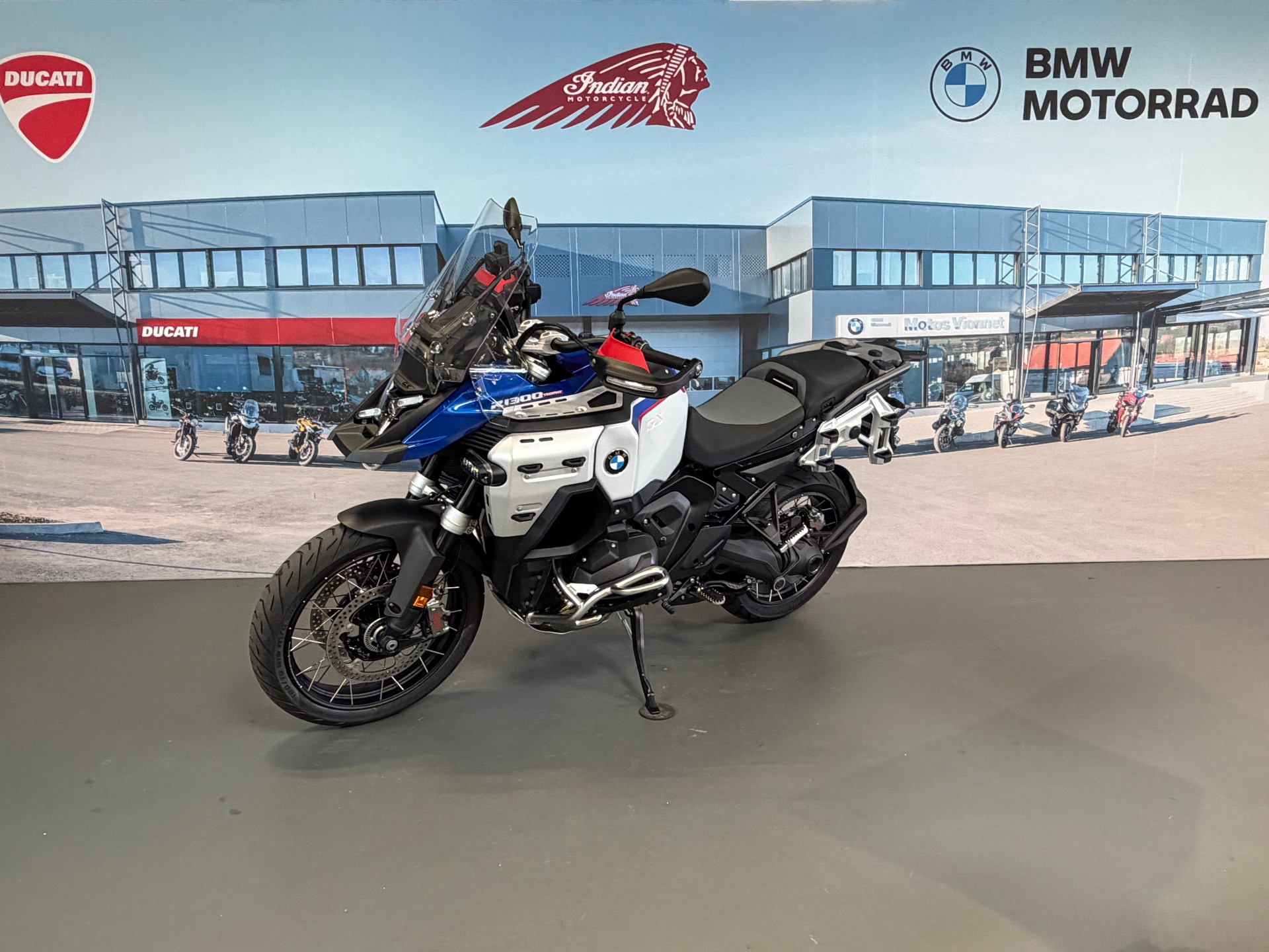 BMW R 1300 GS Adventure-image-2