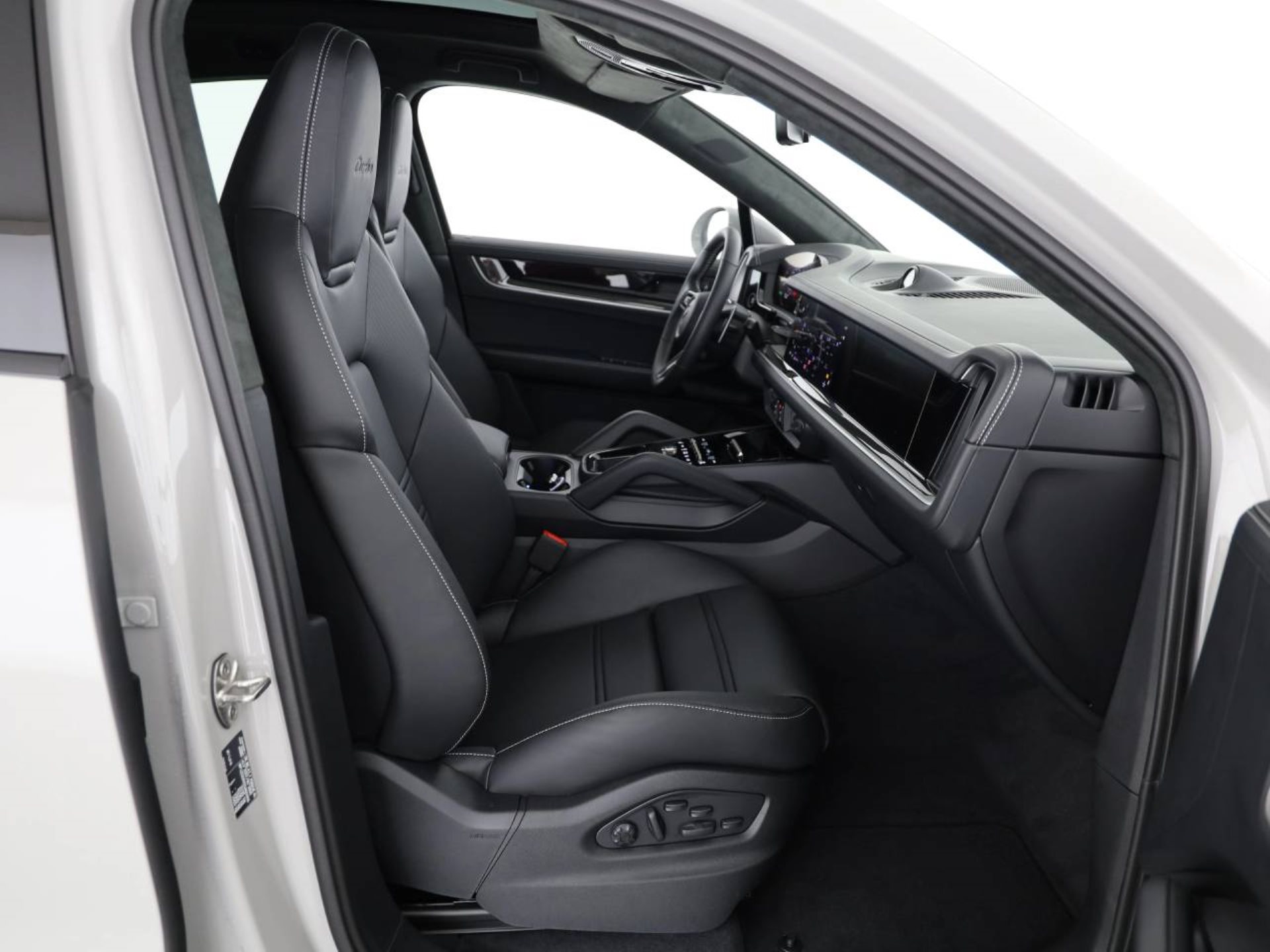 PORSCHE Cayenne Turbo E-Hybrid Coupé-image-15