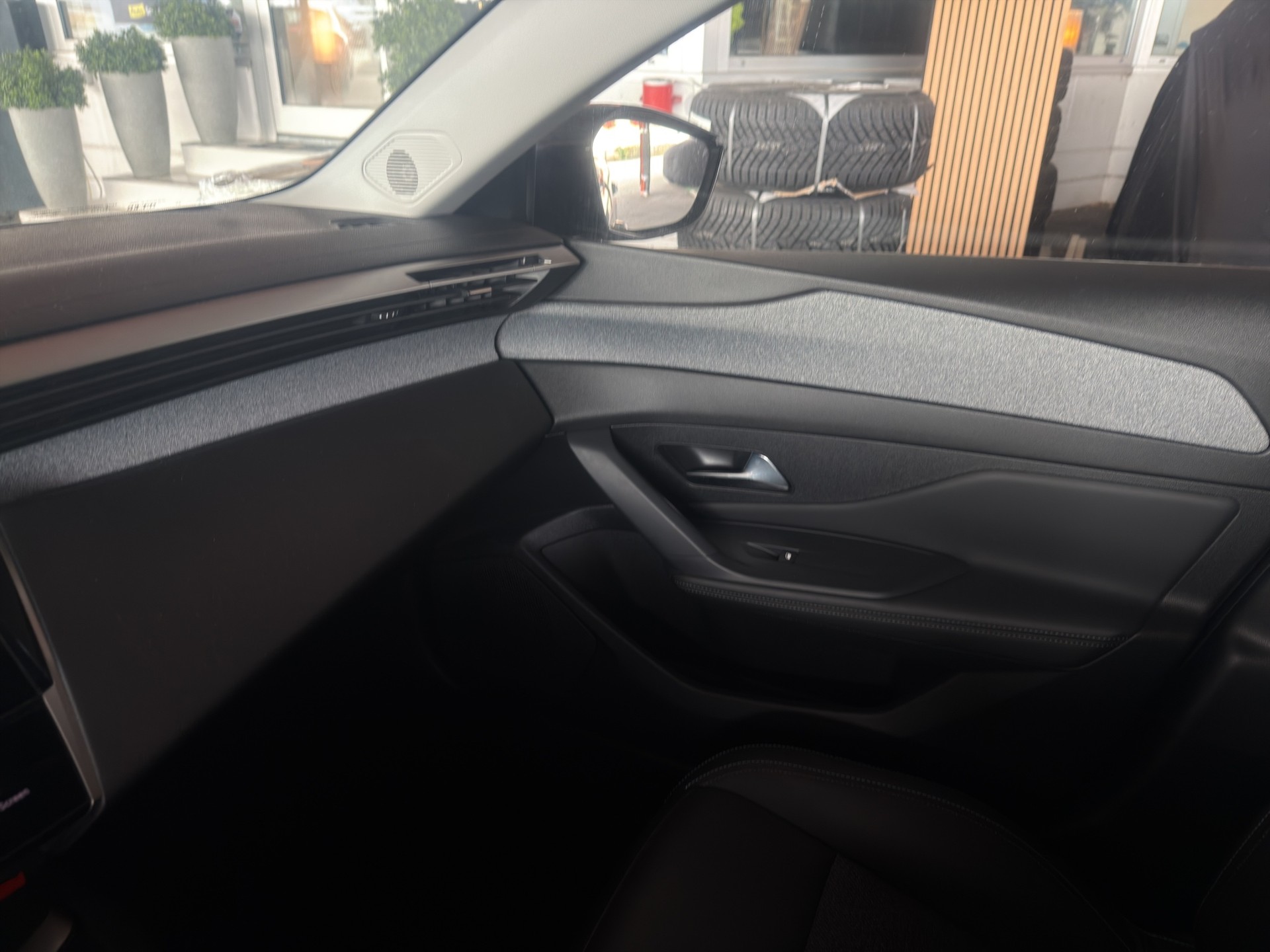 PEUGEOT 308 SW 1.2 PureTech Allure-image-40