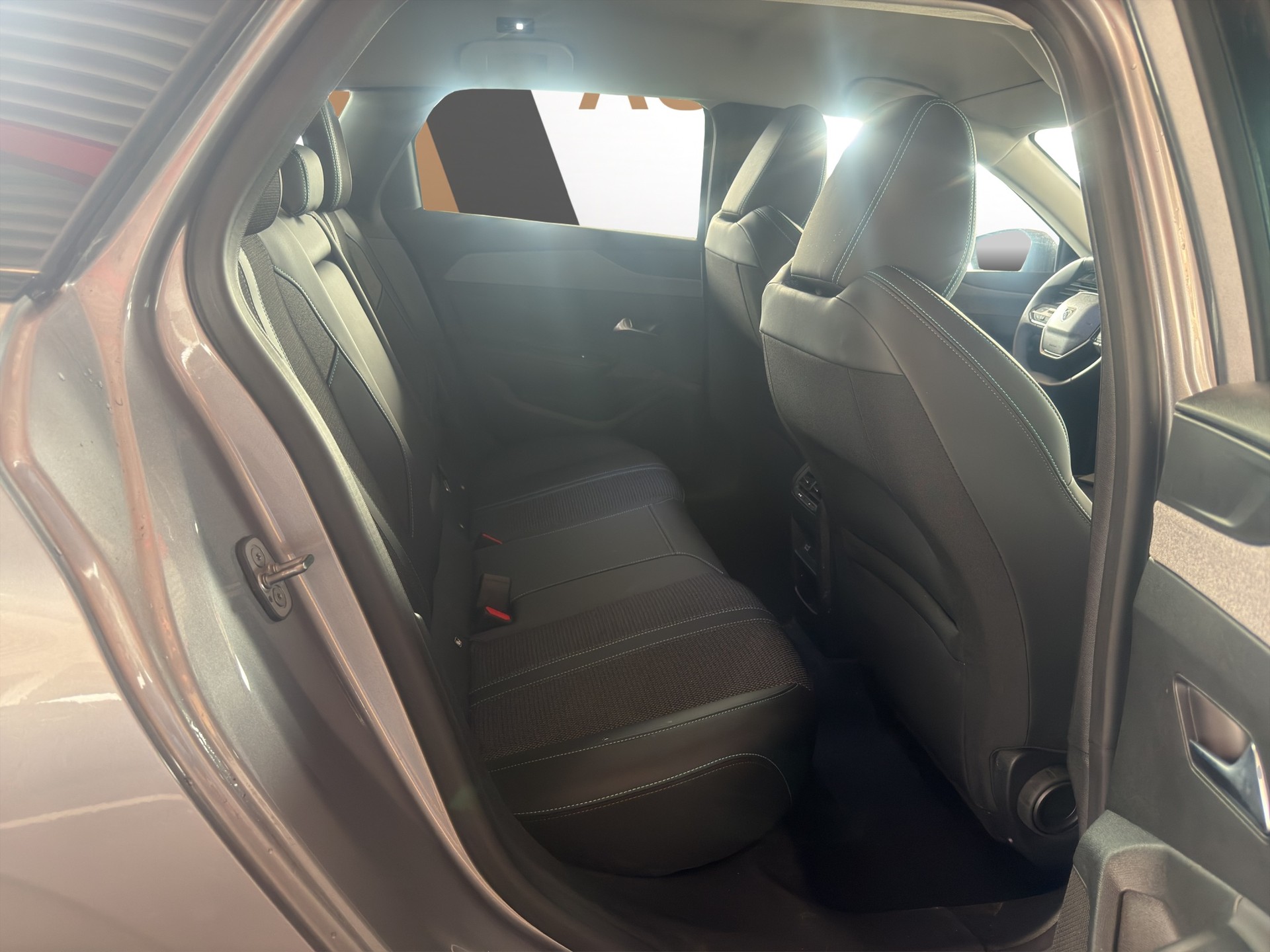 PEUGEOT 308 SW 1.2 PureTech Allure-image-15