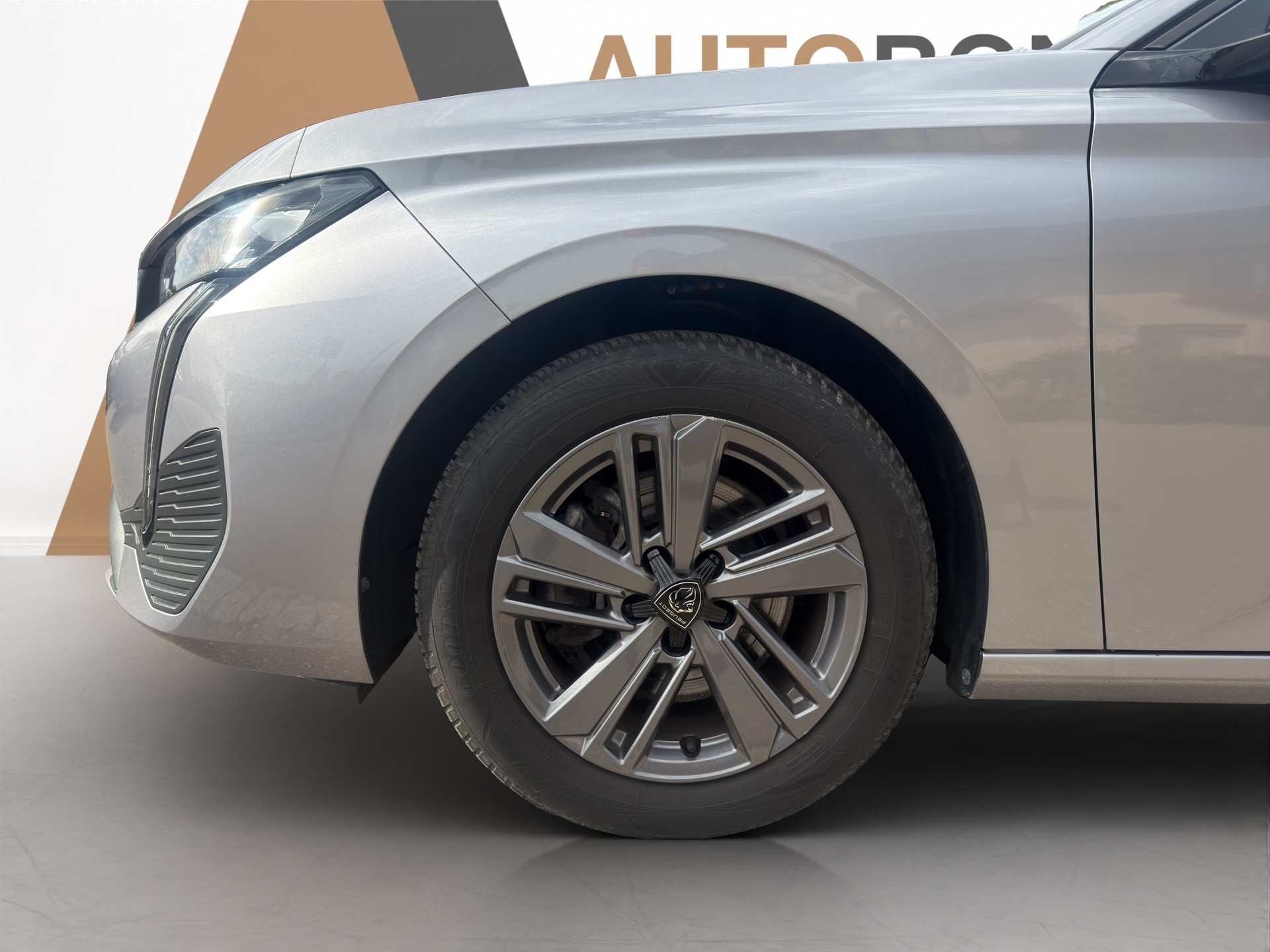 PEUGEOT 308 SW 1.2 PureTech Allure-image-24