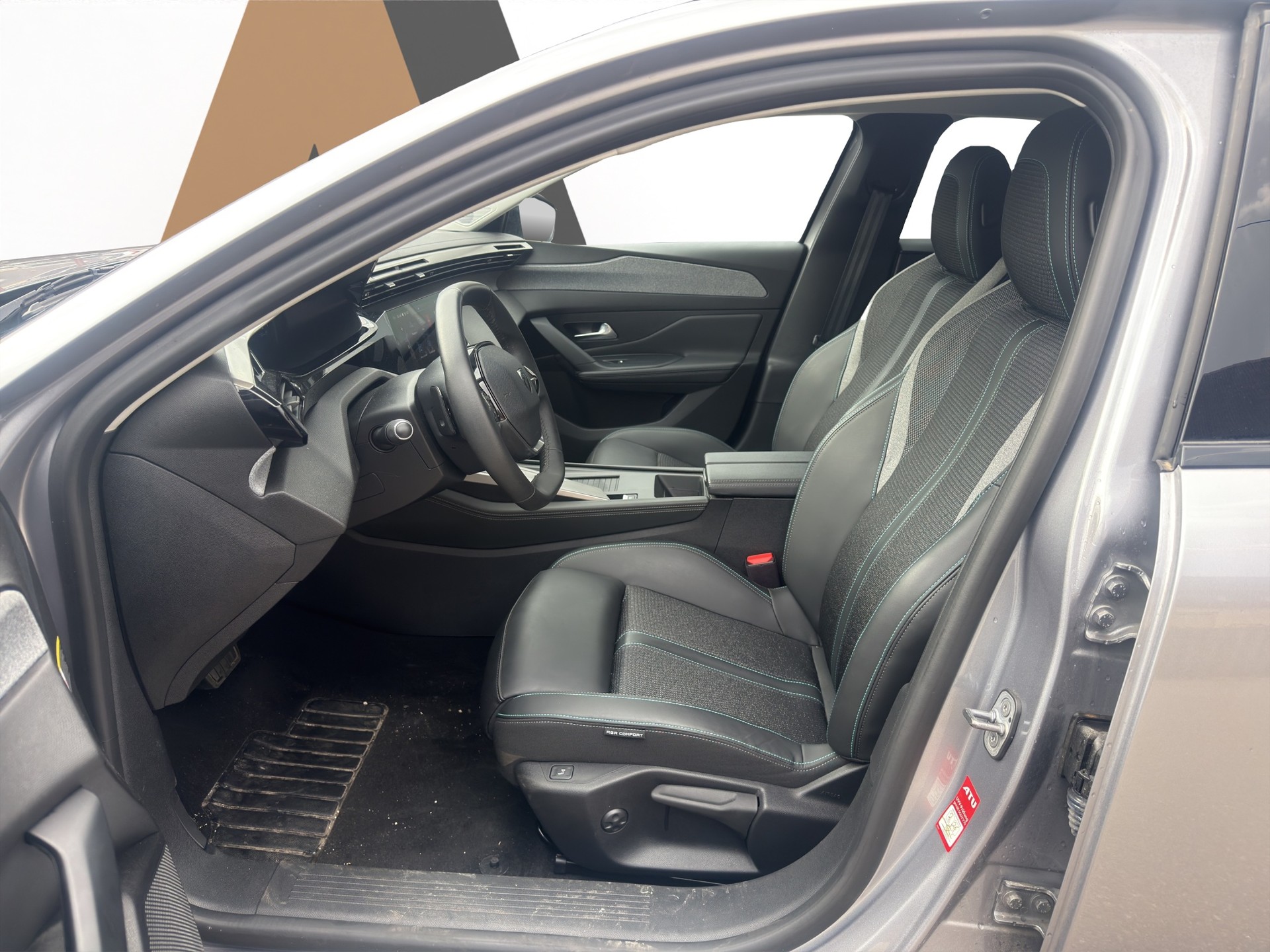 PEUGEOT 308 SW 1.2 PureTech Allure-image-58