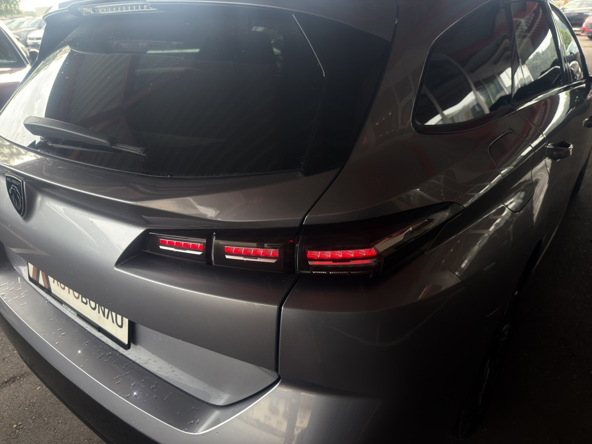 PEUGEOT 308 SW 1.2 PureTech Allure-image-31