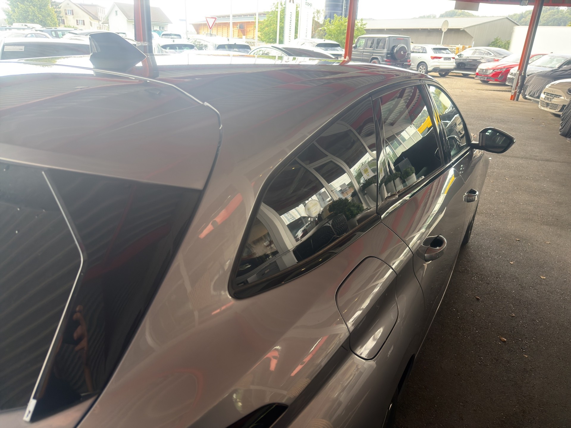 PEUGEOT 308 SW 1.2 PureTech Allure-image-32