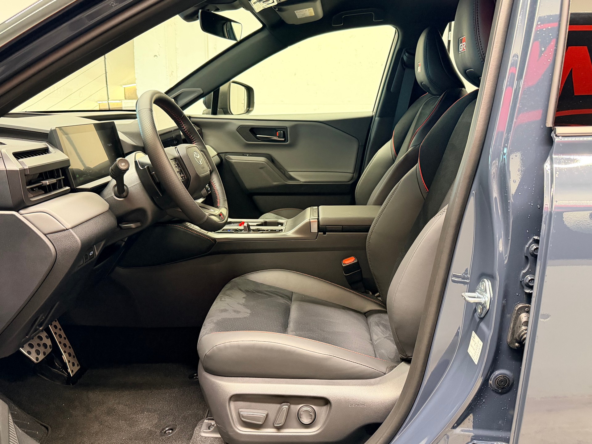 TOYOTA RAV-4 2.5 HSD GR Sport e-CVT 4WD-image-16