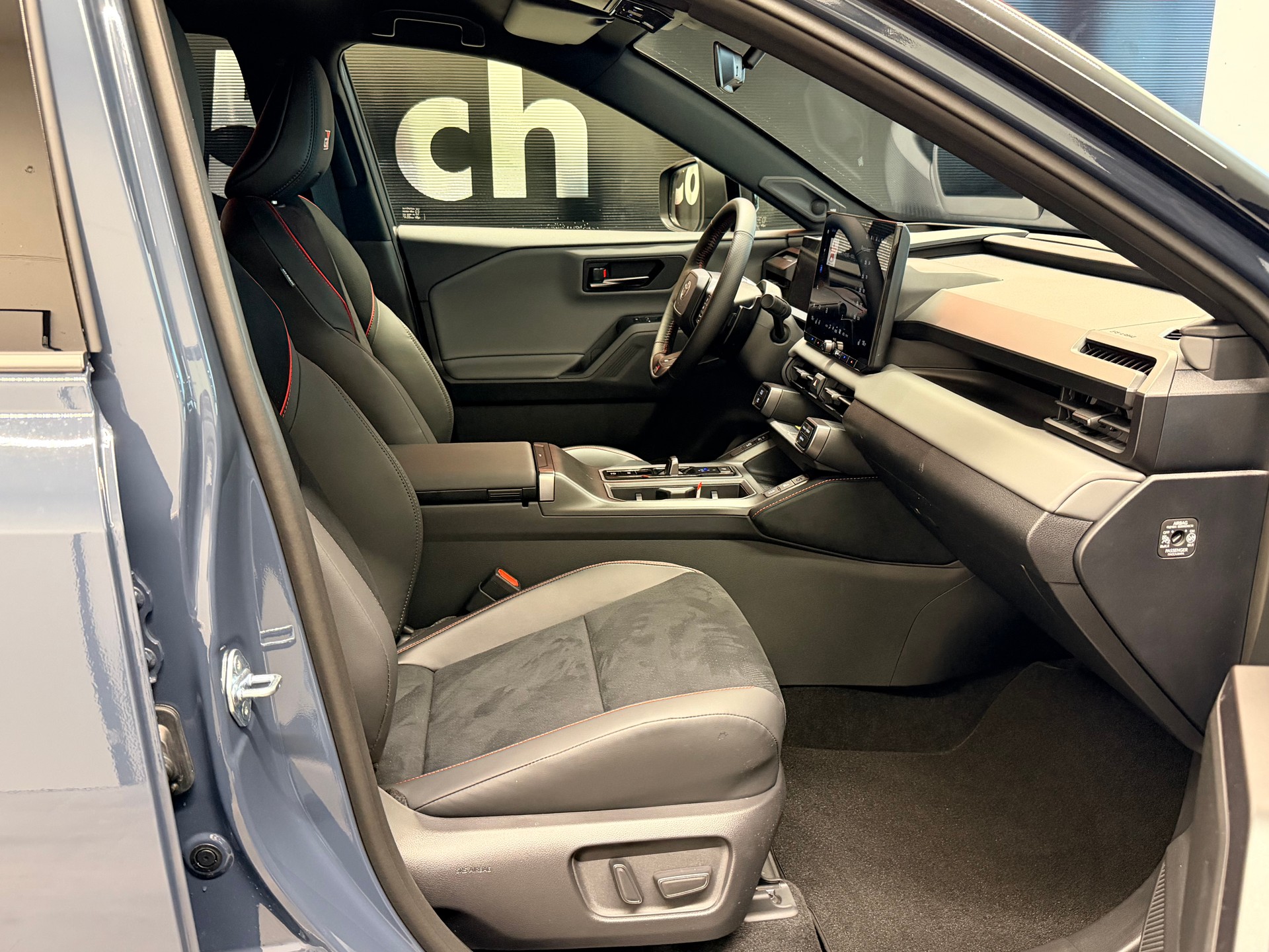 TOYOTA RAV-4 2.5 HSD GR Sport e-CVT 4WD-image-23