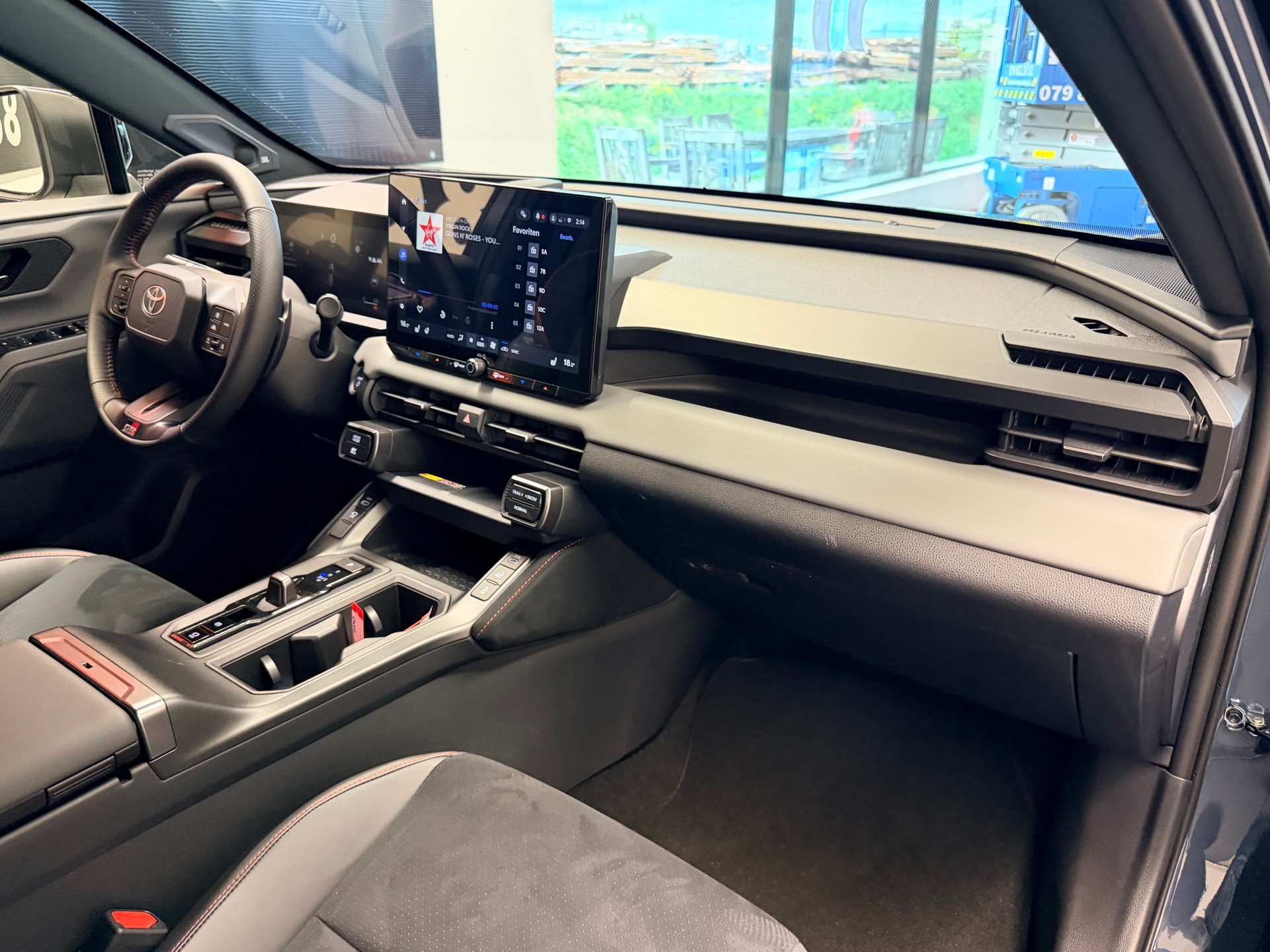 TOYOTA RAV-4 2.5 HSD GR Sport e-CVT 4WD-image-21