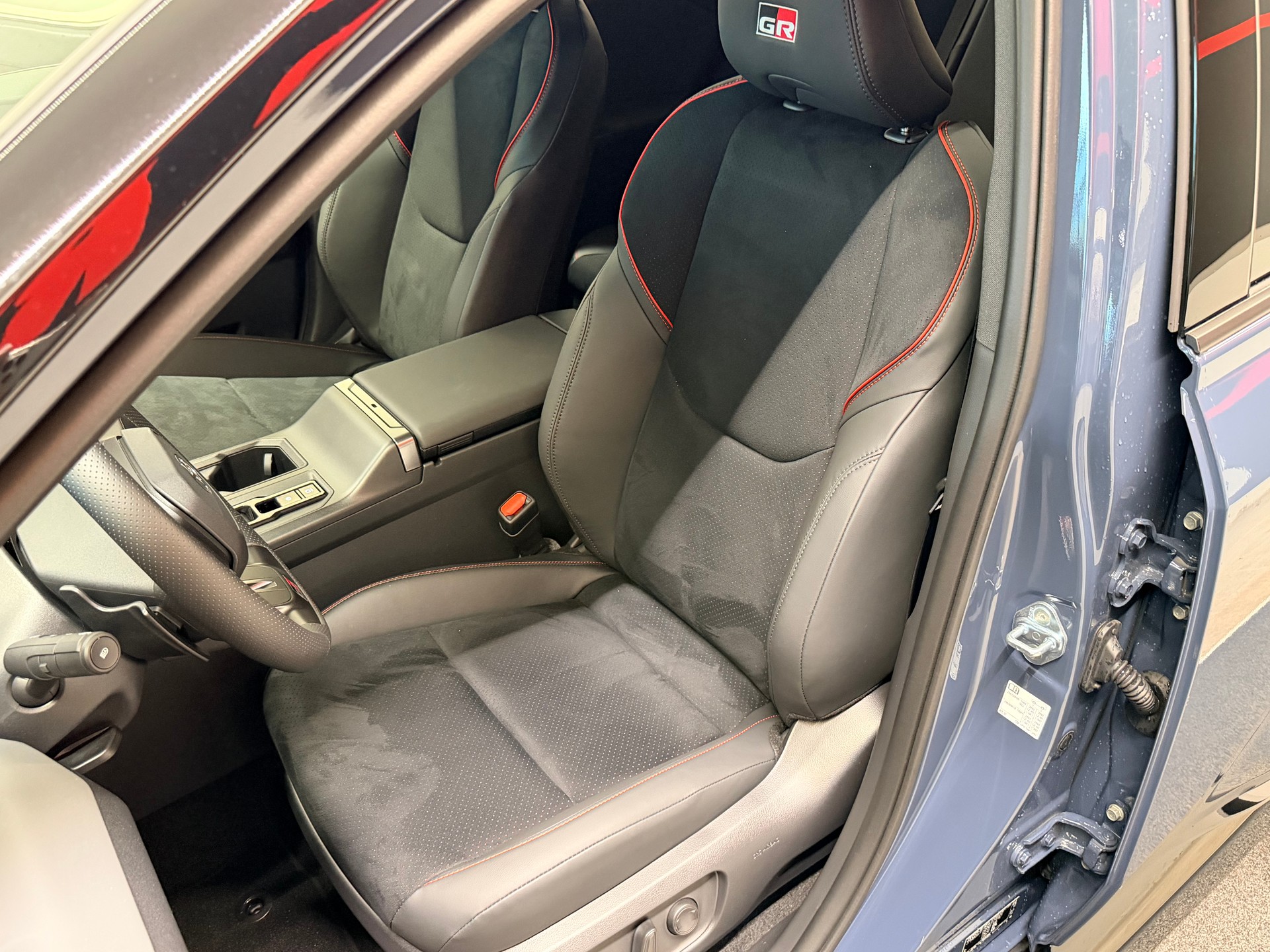 TOYOTA RAV-4 2.5 HSD GR Sport e-CVT 4WD-image-17