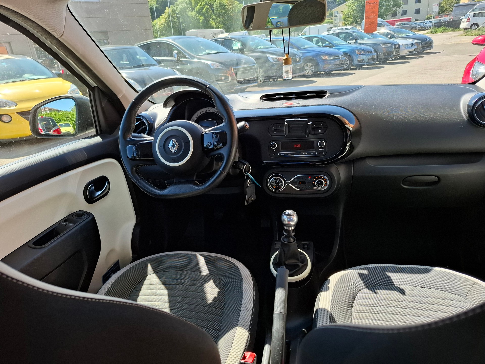 RENAULT Twingo 0.9 Intens-image-8