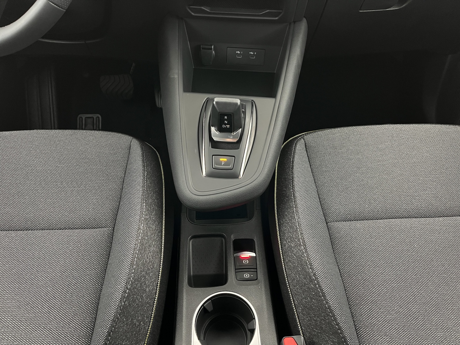 RENAULT Captur 1.8 E-Tech techno-image-12