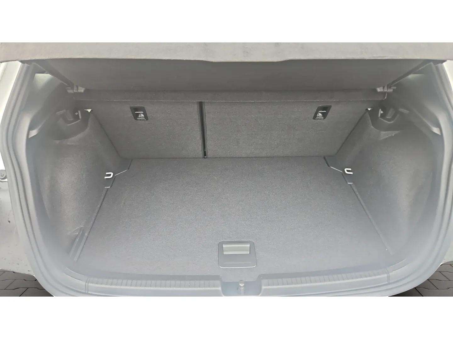 VW Polo 2.0 TSI GTI DSG mit Leder/Alcantara & Rückfahrkamera + 18" Alufelgen-image-14