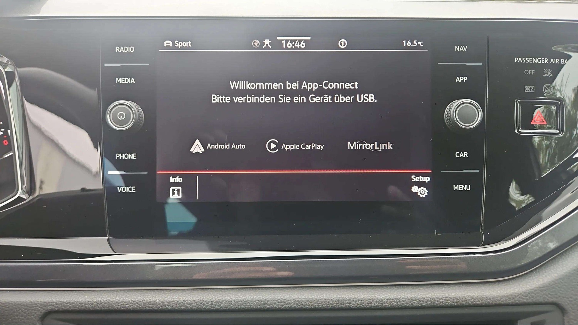 VW Polo 2.0 TSI GTI DSG mit Leder/Alcantara & Rückfahrkamera + 18" Alufelgen-image-22