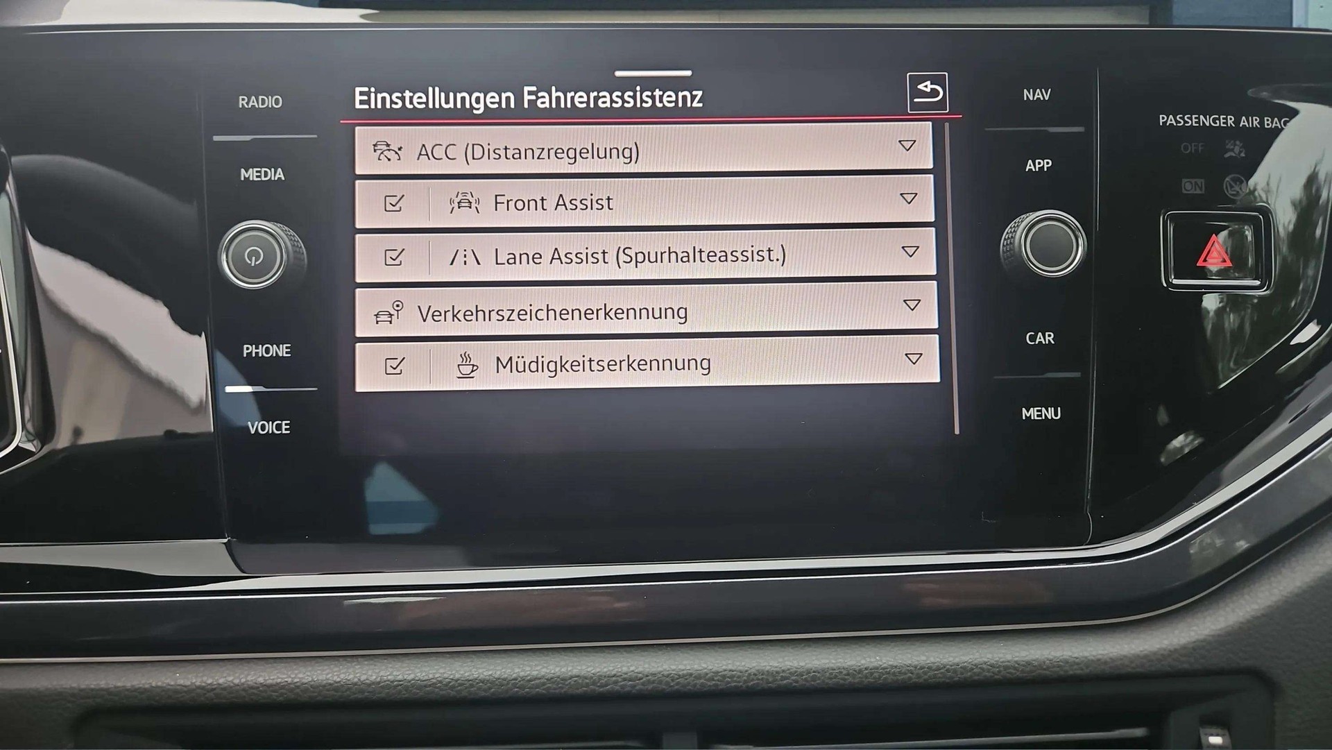 VW Polo 2.0 TSI GTI DSG mit Leder/Alcantara & Rückfahrkamera + 18" Alufelgen-image-24