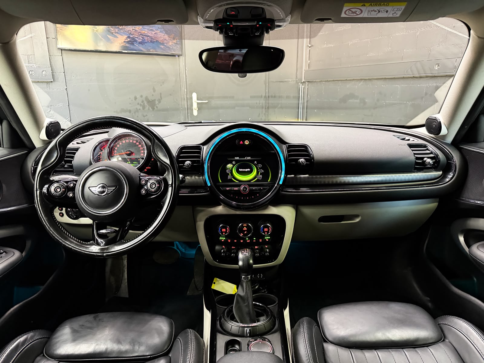 MINI Clubman Cooper D Steptronic *British Racing Green*-image-11