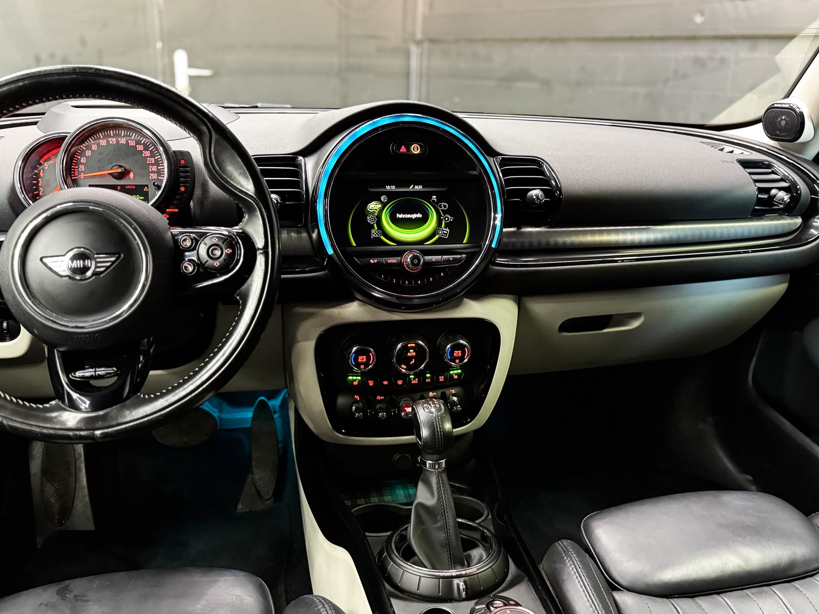MINI Clubman Cooper D Steptronic *British Racing Green*-image-12