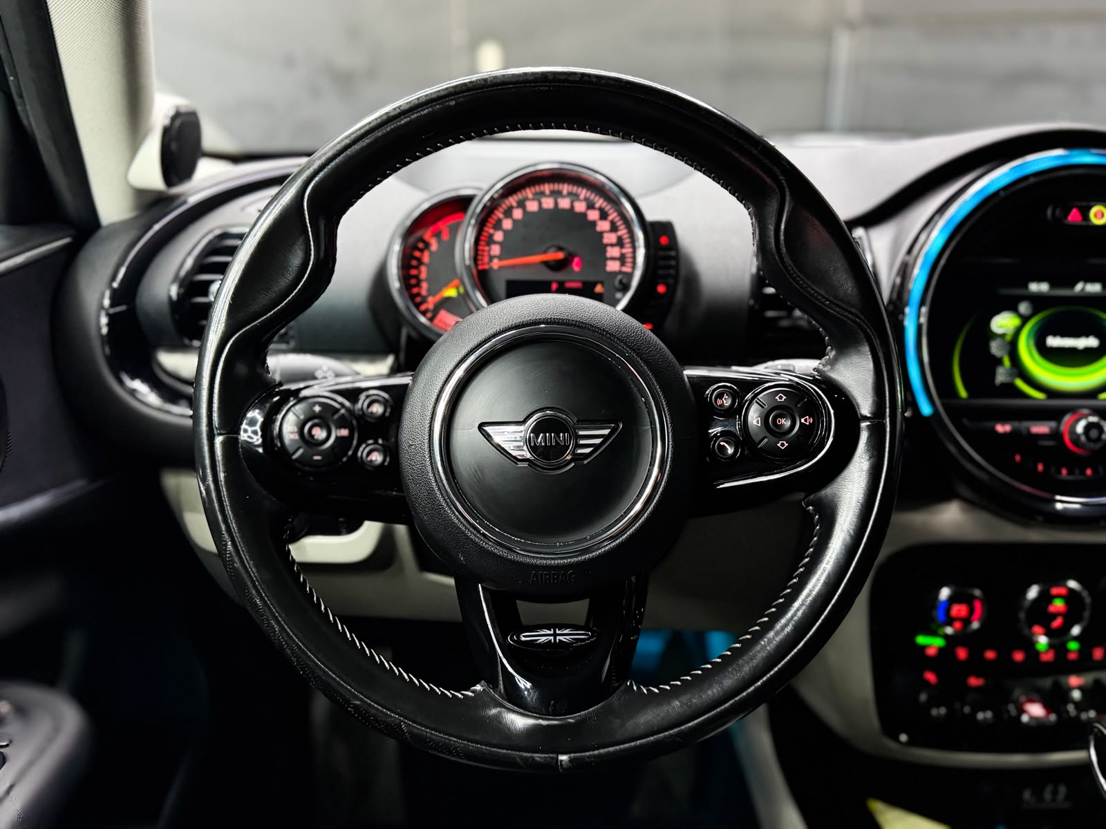 MINI Clubman Cooper D Steptronic *British Racing Green*-image-13