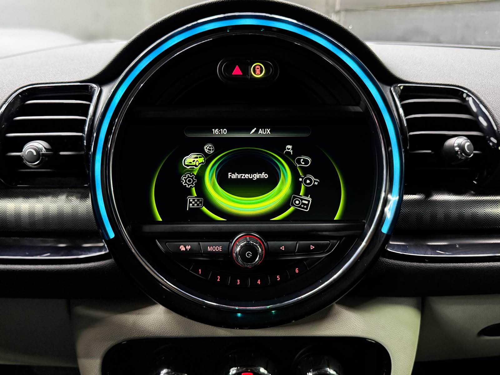 MINI Clubman Cooper D Steptronic *British Racing Green*-image-18