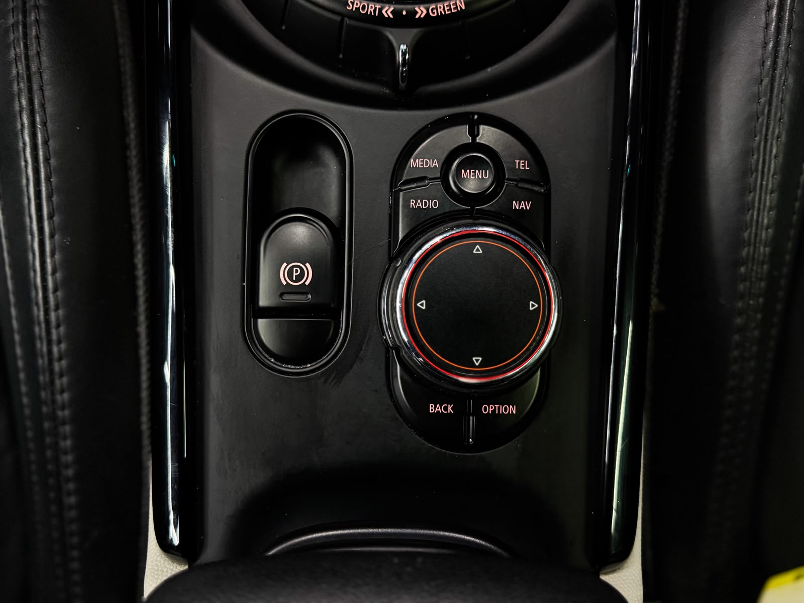 MINI Clubman Cooper D Steptronic *British Racing Green*-image-20