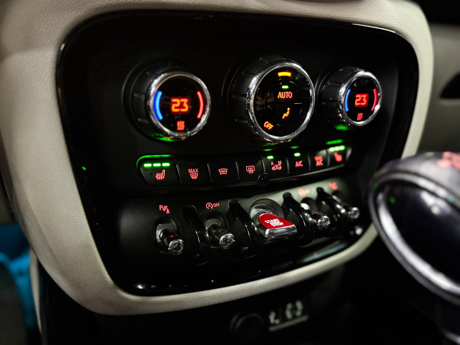 MINI Clubman Cooper D Steptronic *British Racing Green*-image-22