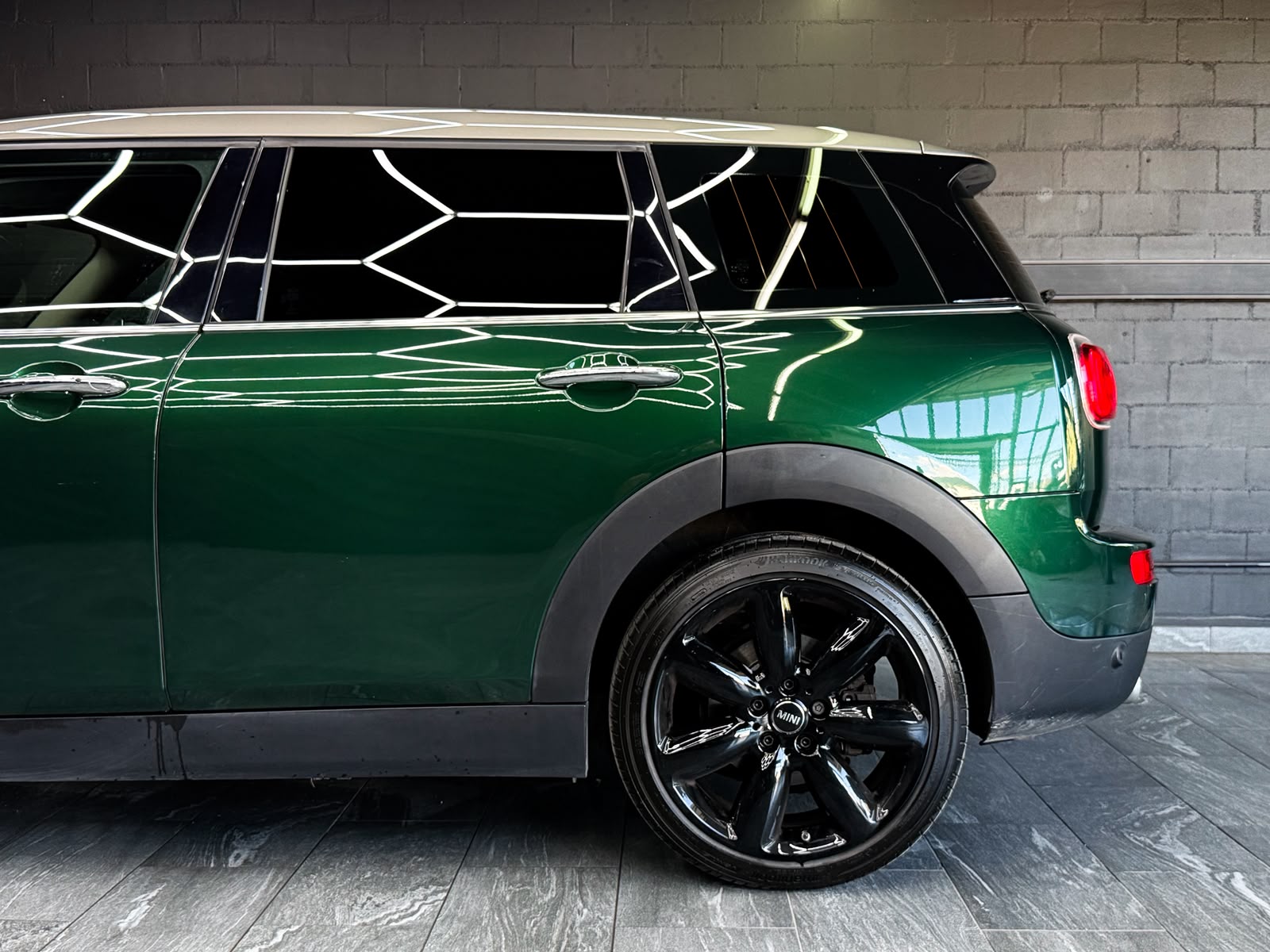 MINI Clubman Cooper D Steptronic *British Racing Green*-image-8