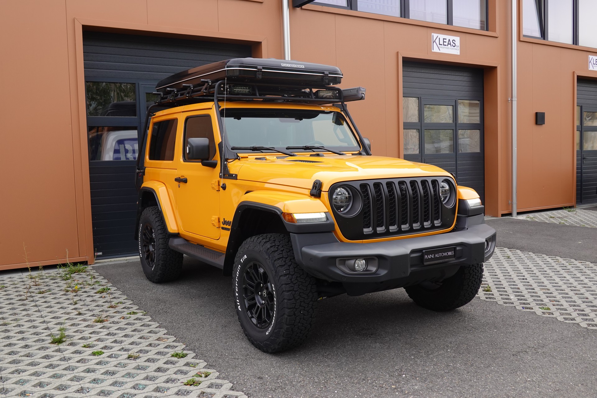 JEEP Wrangler 2.0 Sahara "CH Auto * Camera * Sièges chauffant * Capteur avant/arrière * Intérieur Cuir * Full prépare camping *"-showroom-element-2