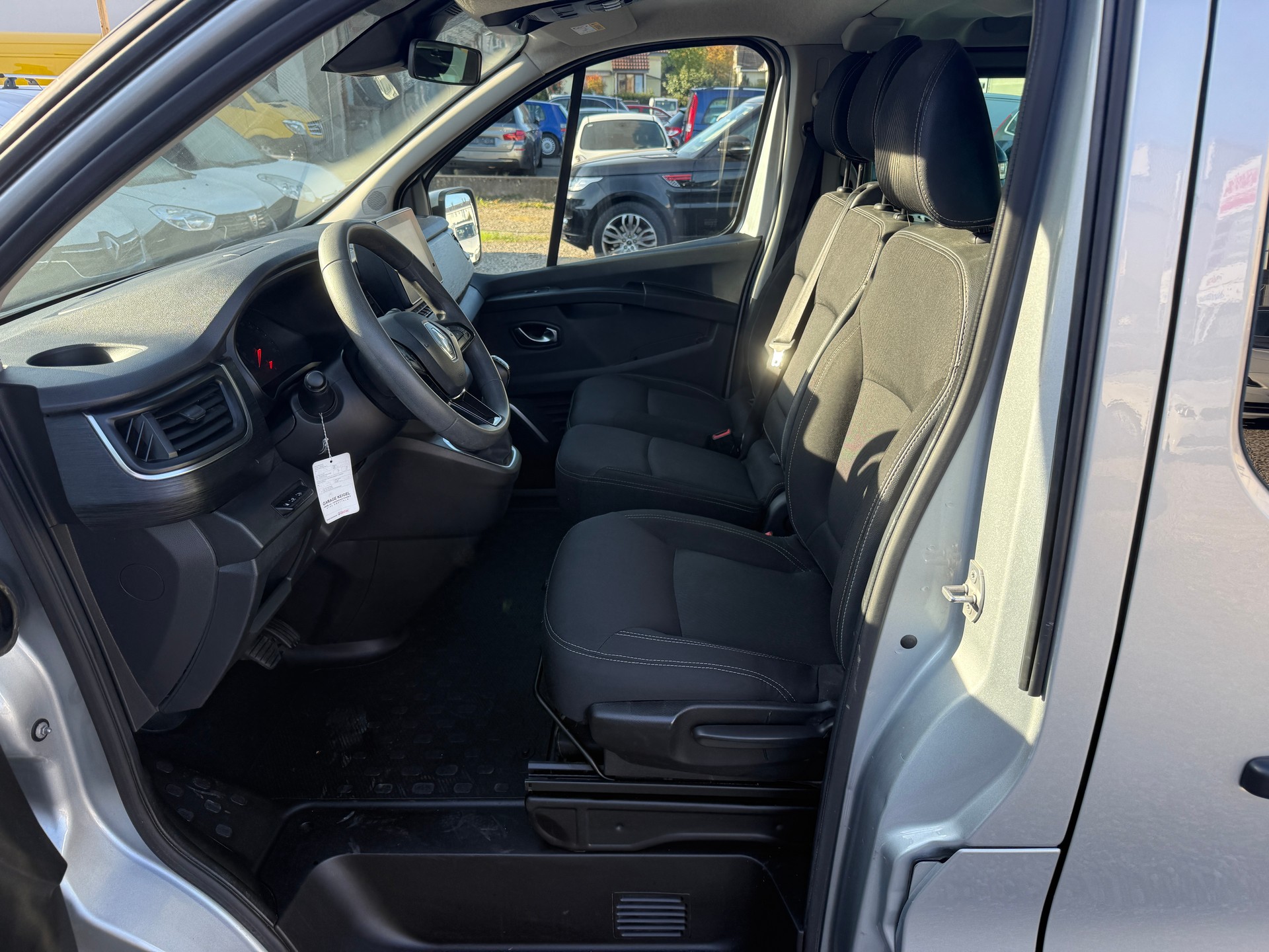 RENAULT Trafic Blue dCi 170 Passenger Techno EDC-image-6