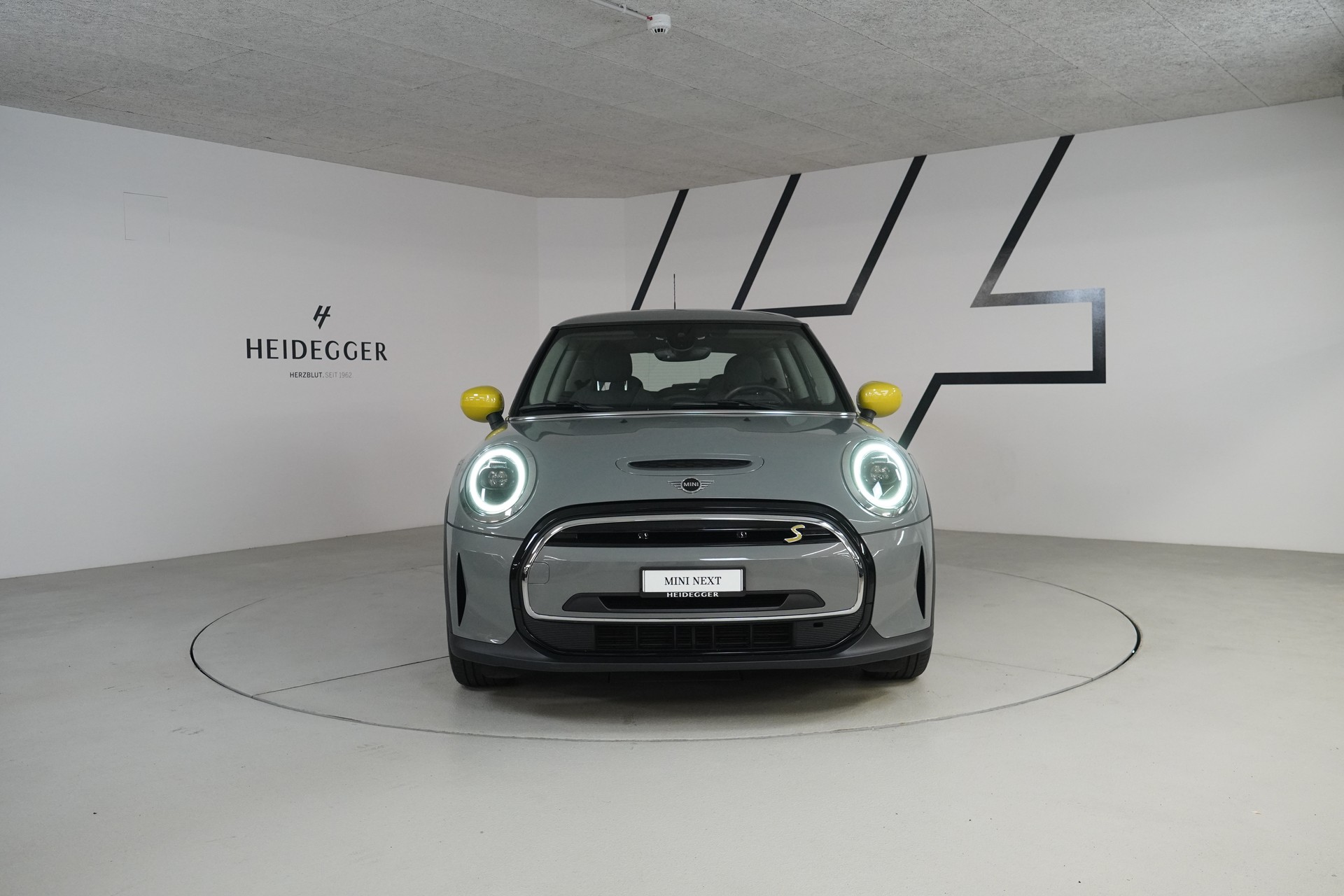 MINI Cooper SE-showroom-element-2
