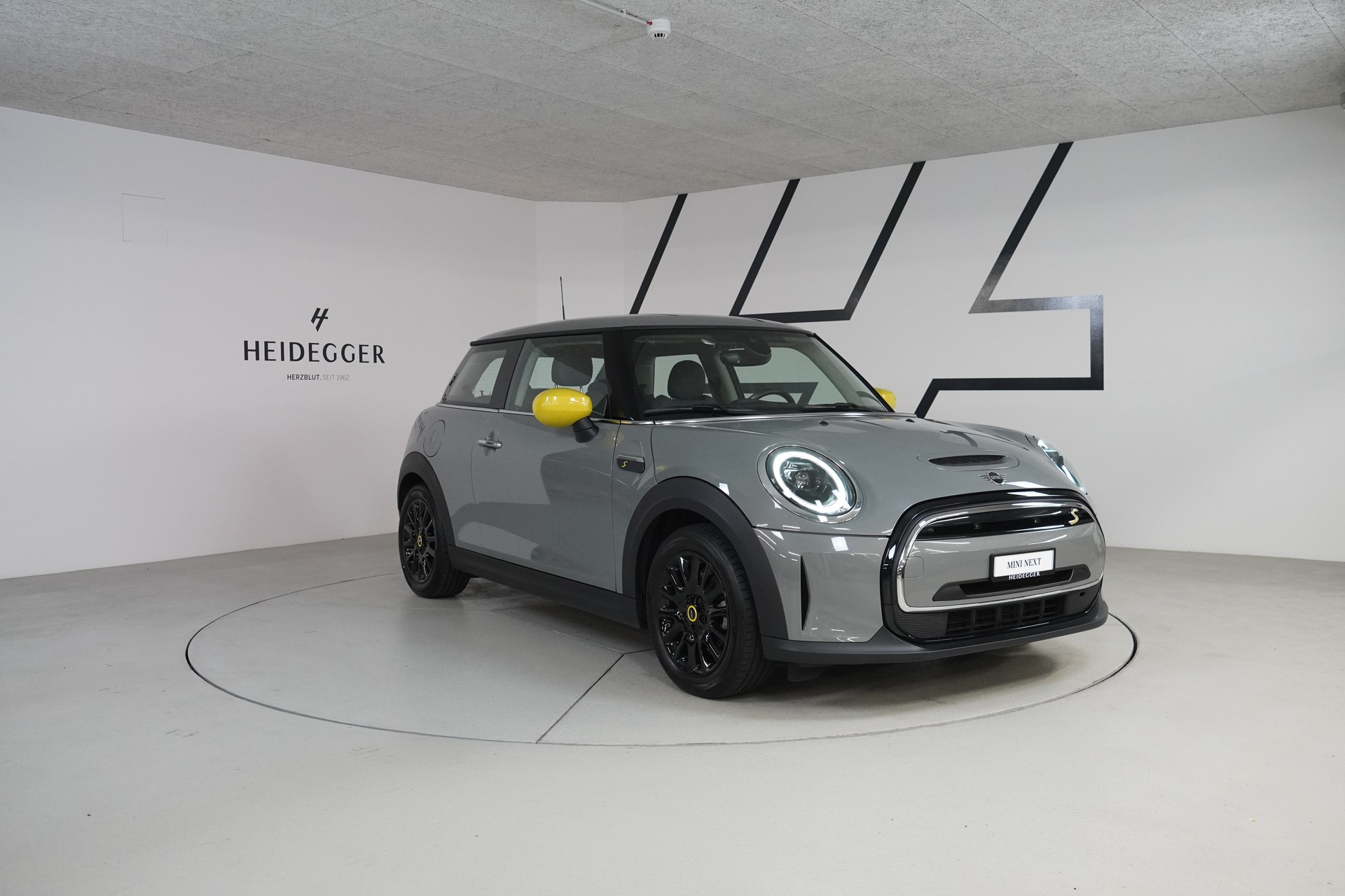 MINI Cooper SE-showroom-element-3