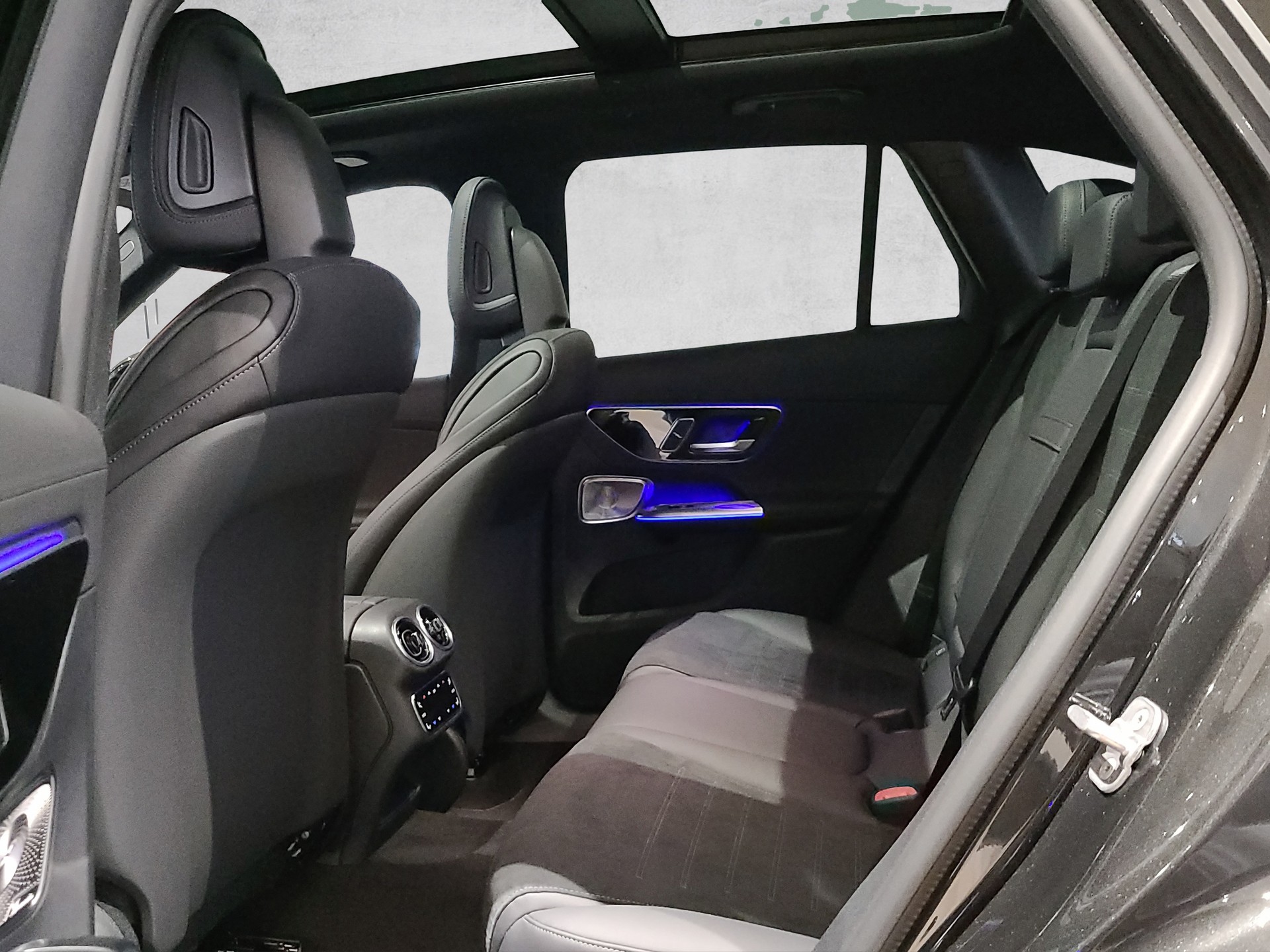 MERCEDES-BENZ GLC 220 d AMG Line 4M X254-image-10