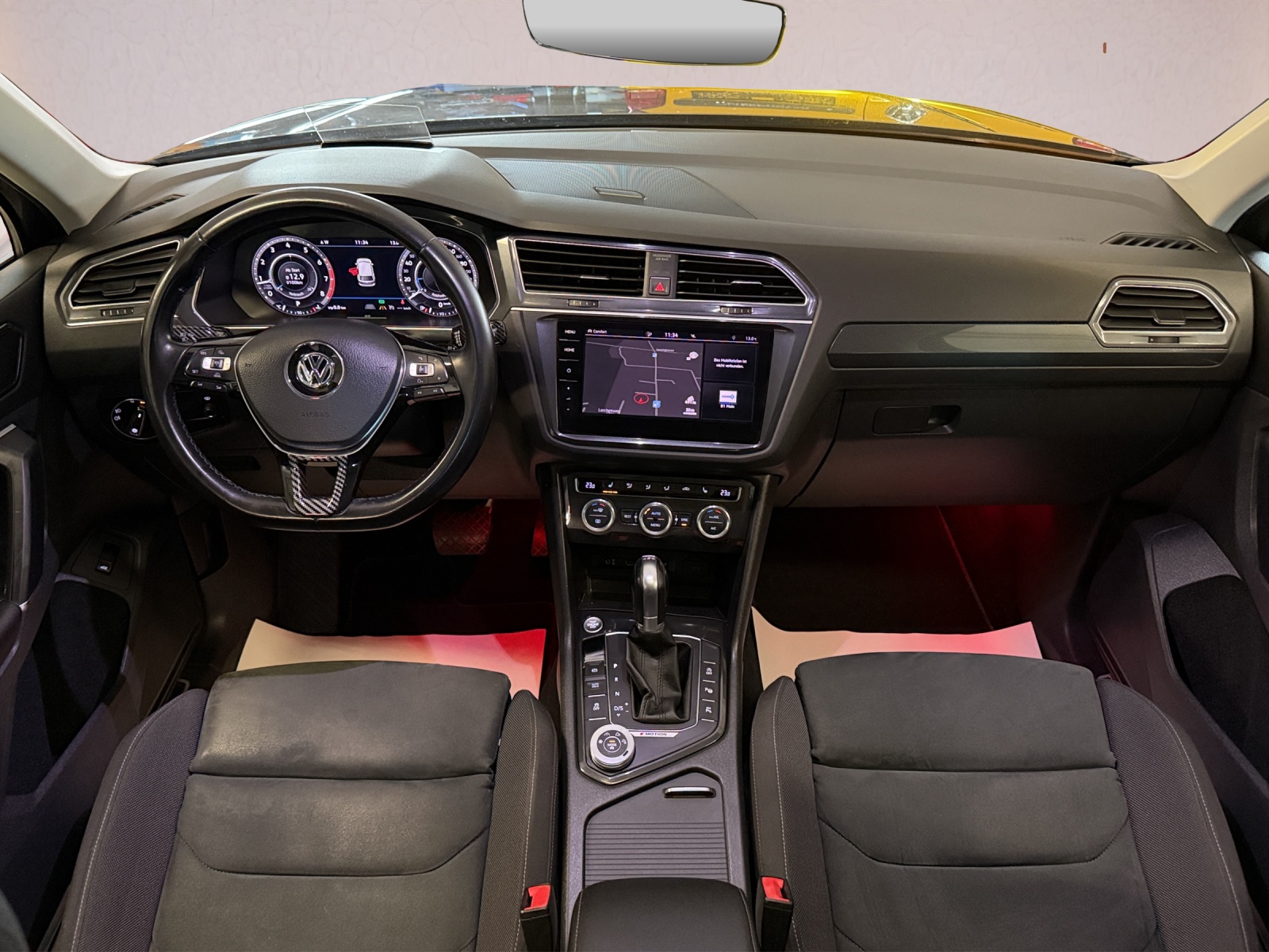 VW Tiguan 2.0TSI Highline 4Motion DSG-showroom-element-3